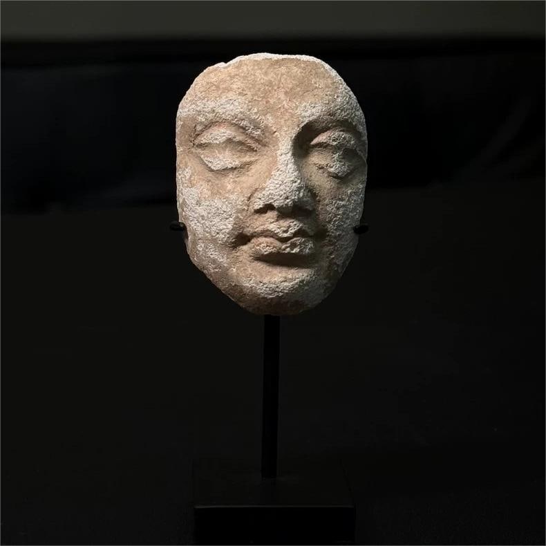 A fine Gandhara art artifact: Exquisite Gandhara art artifacts Size:H:5cm (The Dimensions Of All Batches Are Manually Measured.If You Need More Detailed Information, Please Contact Our Customer Service Before Bidding.)