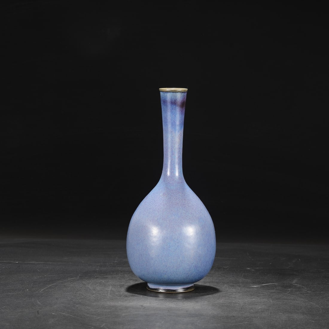 A grape purple-red glaze court bold bottle from the Song Dynasty Jun kiln: The grape purple red glaze of the Song Dynasty Jun kiln is a bold bottle used by the court Size:H:31.5cm Calibre:4cm Belly diameter:13cm (The Dimensions Of All Batches Are Manually Measured.If You Nee