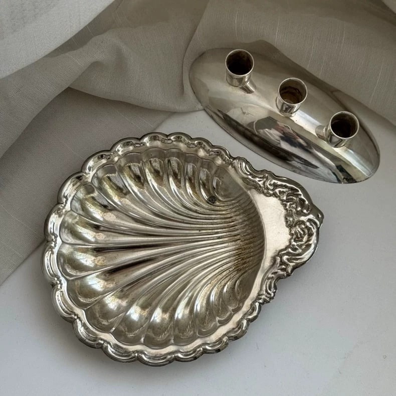 A fine silver-plated shell plate three-headed candlestick (1 of 7)