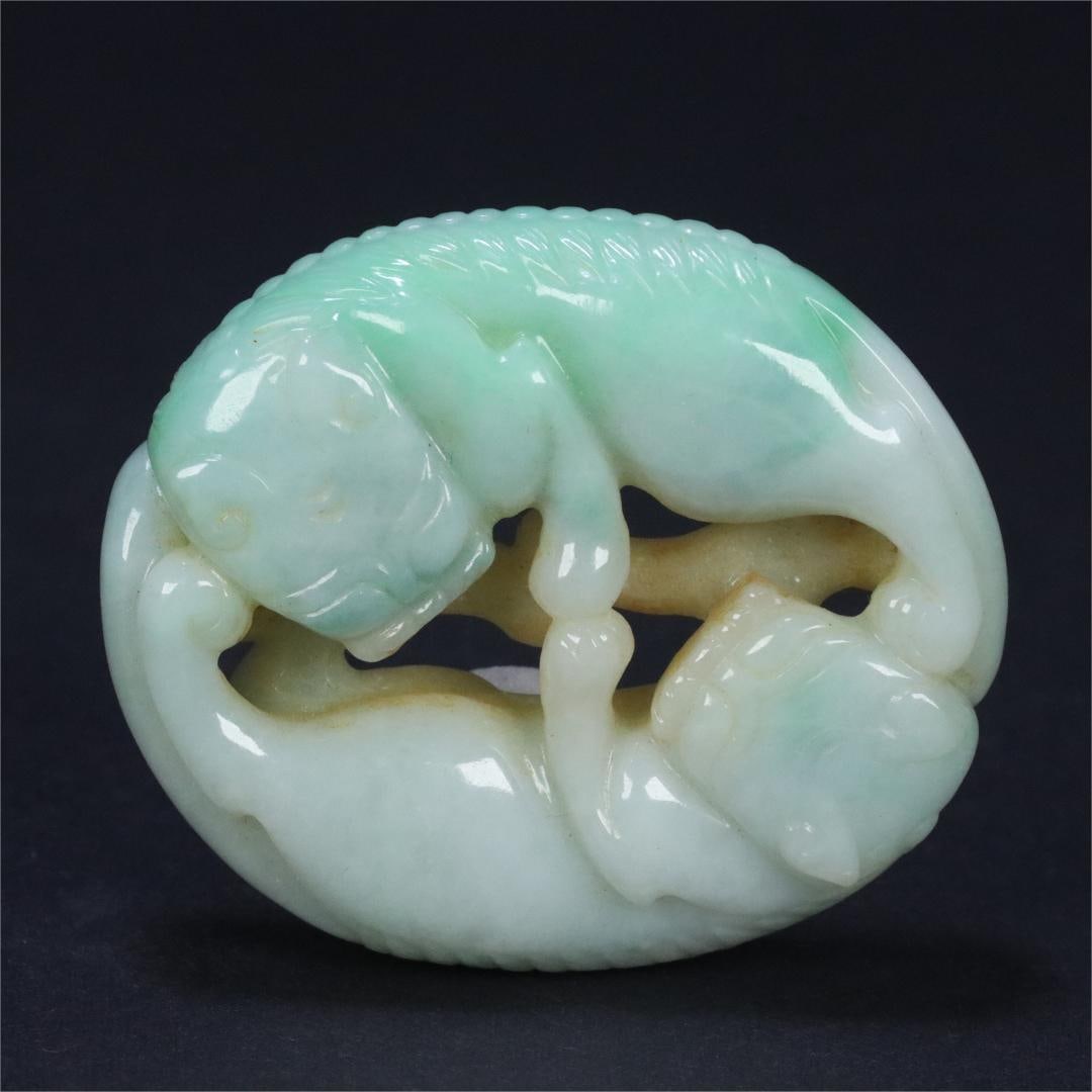 A jade double badger handle piece from the Qing Dynasty: Qing Dynasty jade double badger handle Size:5.52x4.79x1.33cm W:0.064kg (The Dimensions Of All Batches Are Manually Measured.If You Need More Detailed Information, Please Contact Our Customer Service