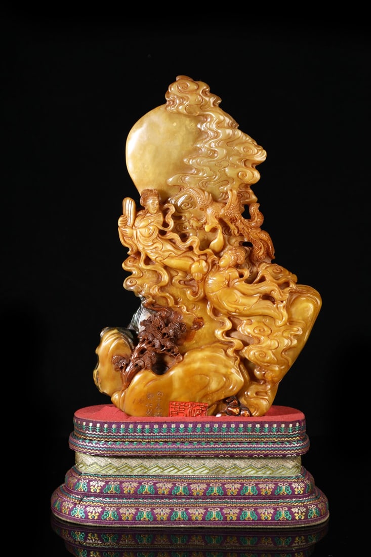 A piece of Shoushan Tian Huang Renjiao Shanzi of the Qing Dynasty: Shoushan Tian Huang Renjiao Shanzi of the Qing Dynasty Size:H:26.5cm W:17.5cm W:1.815kg (The Dimensions Of All Batches Are Manually Measured.If You Need More Detailed Information, Please Contact Our C
