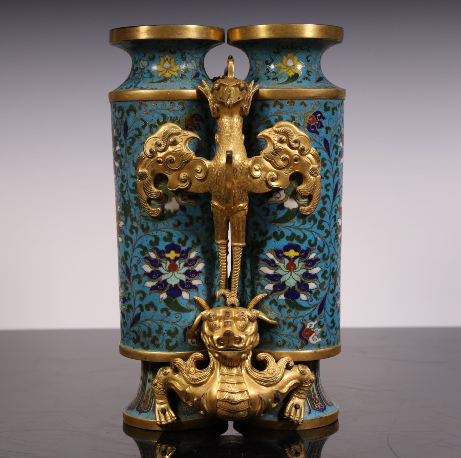 A cloisonne double bottle from the Qing Dynasty (1 of 18)