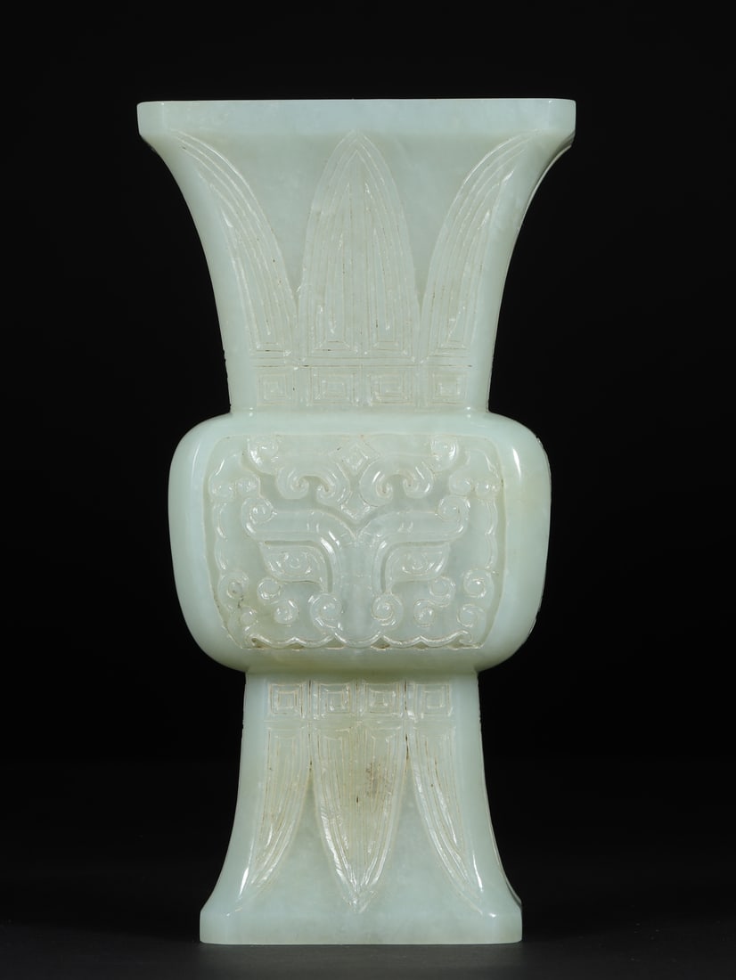 A beautiful Hetian jade beast face pattern flower cup: Exquisite Hetian jade beast face pattern flower cup Size:L:8.2cm W:4.9cm H:15.7cm W:0.333kg (The Dimensions Of All Batches Are Manually Measured.If You Need More Detailed Information, Please Contact O