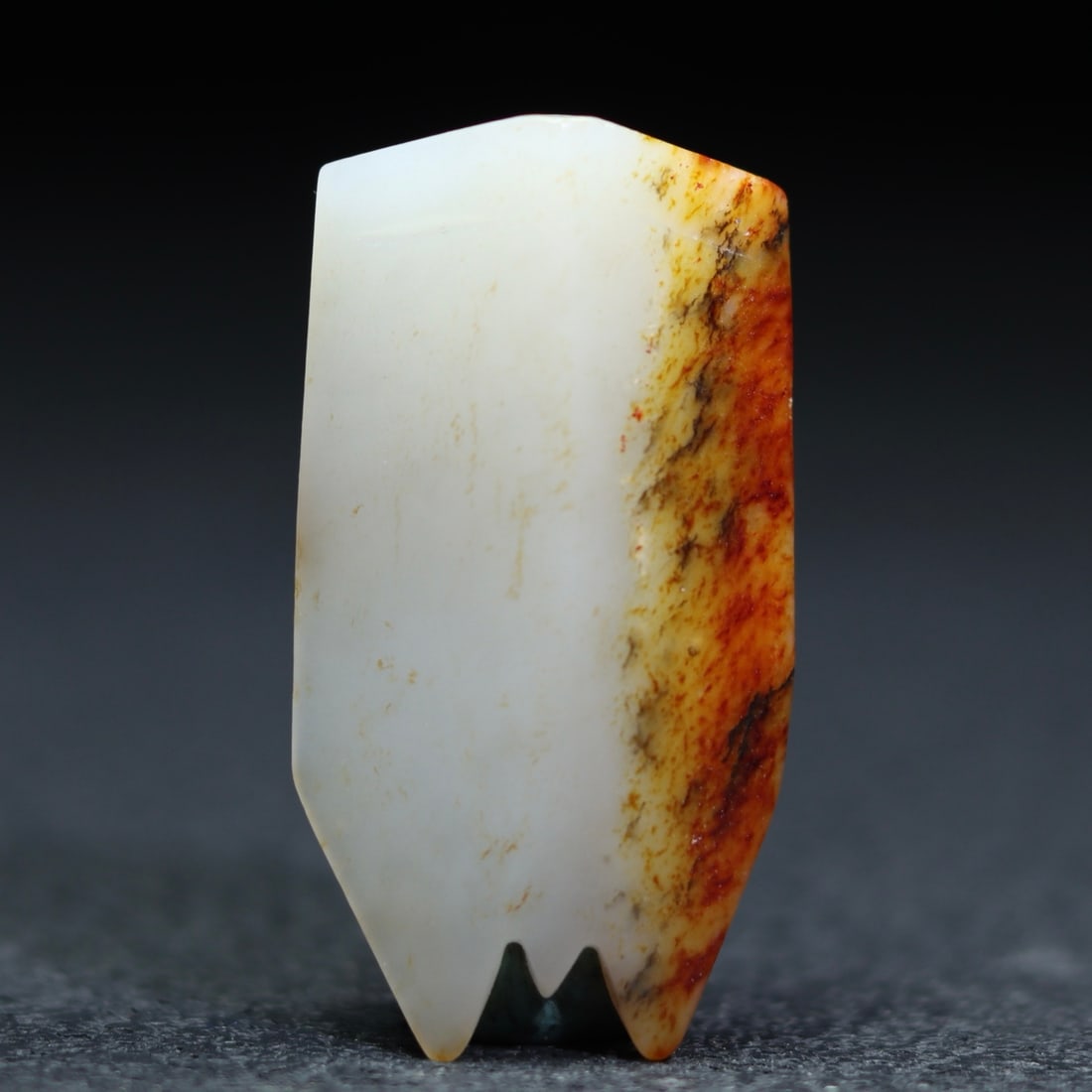 A beautiful Hetian jade cicada: Exquisite Hetian jade cicada Size:4.1x2.1x1cm W:0.0116kg (The Dimensions Of All Batches Are Manually Measured.If You Need More Detailed Information, Please Contact Our Customer Service Before