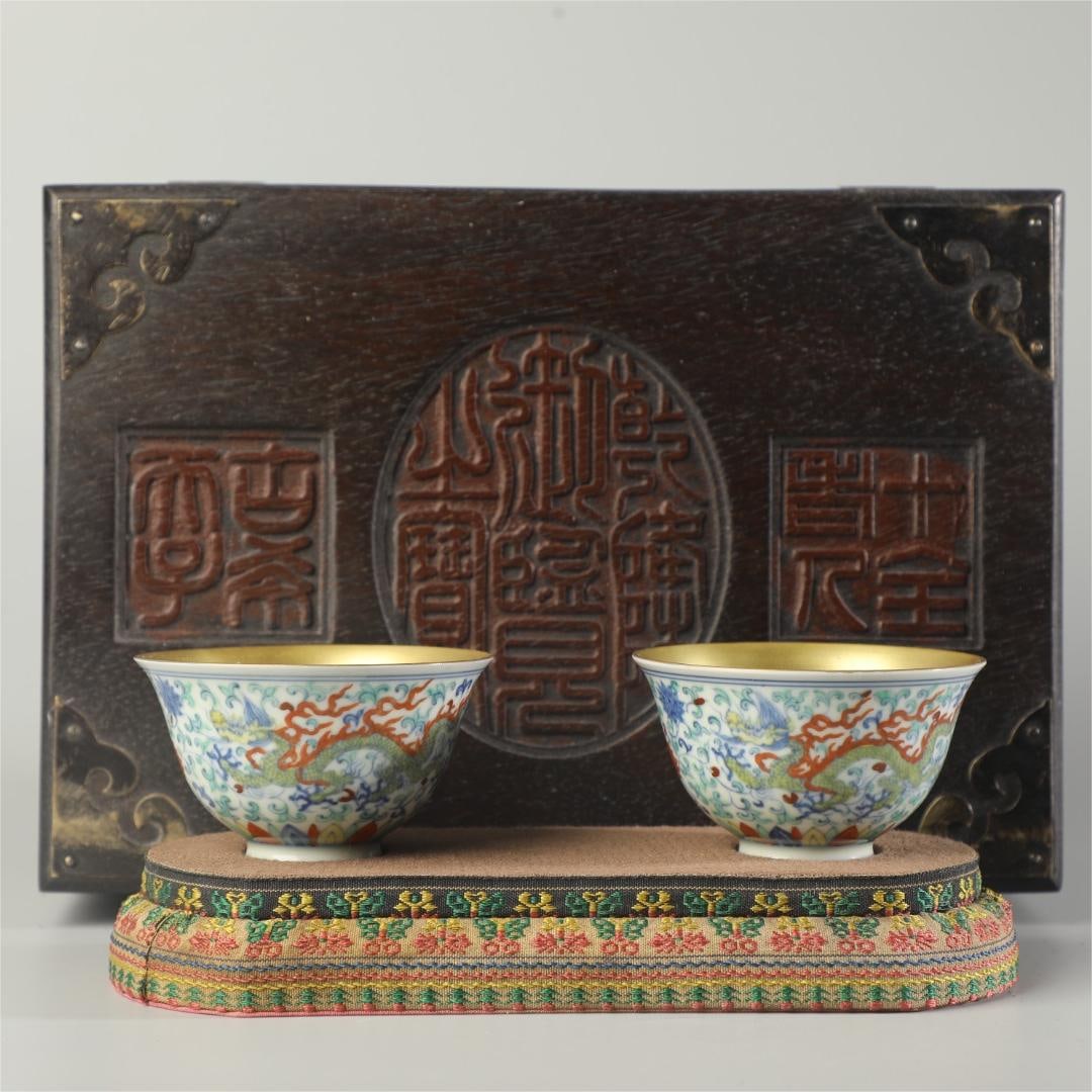 A Doucai cup made in the Chenghua year of the Ming Dynasty: The Doucai cup of the Ming Dynasty Chenghua year Size:H:5cm D:8cm (The Dimensions Of All Batches Are Manually Measured.If You Need More Detailed Information, Please Contact Our Customer Service Before