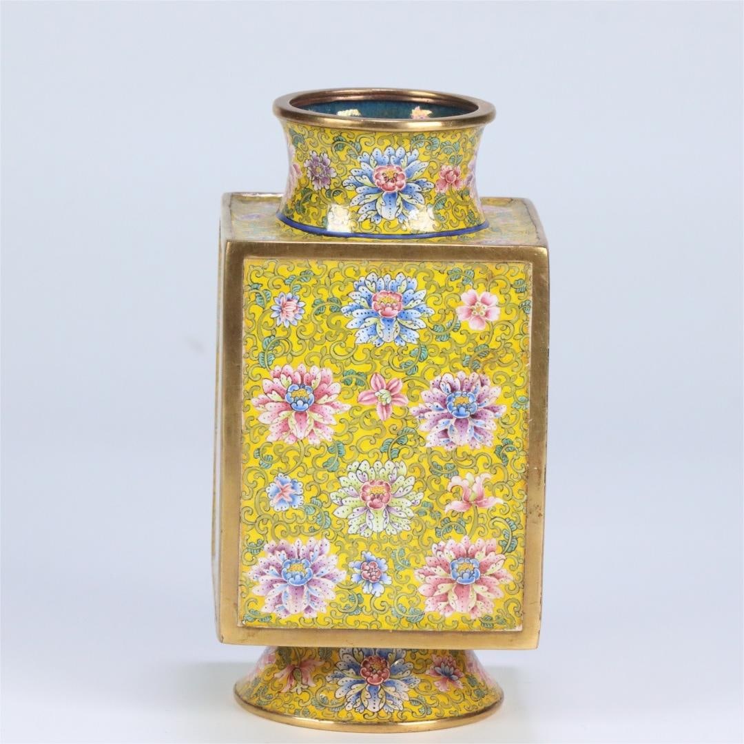 A piece of fine painted enamel: Finely painted enamel Size: (The Dimensions Of All Batches Are Manually Measured.If You Need More Detailed Information, Please Contact Our Customer Service Before Bidding.)