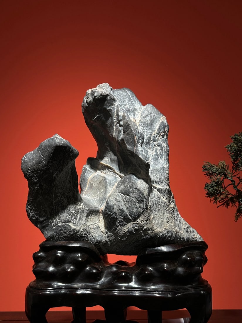 A beautiful Lingbi stone study - 3