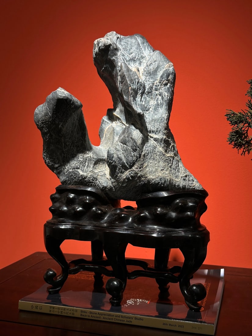 A beautiful Lingbi stone study - 5