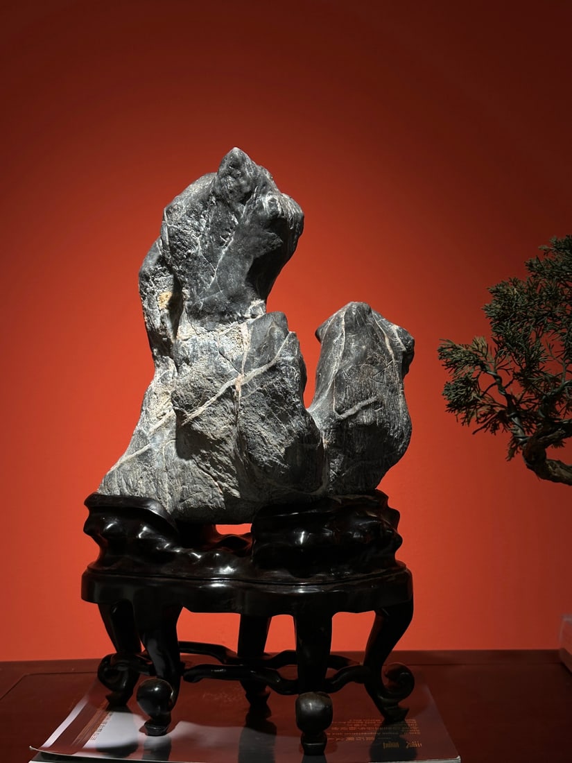 A beautiful Lingbi stone study - 7