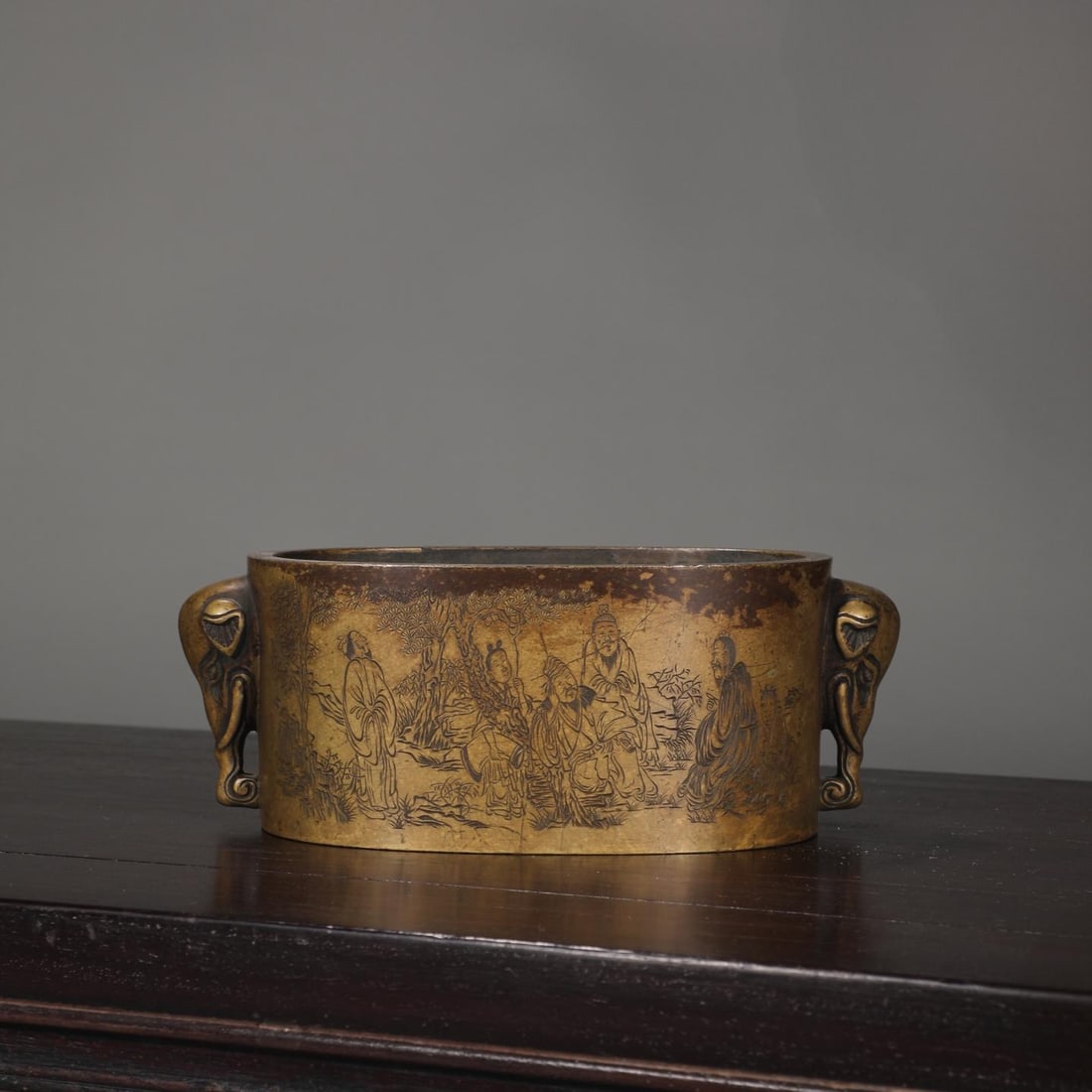 A Ming Dynasty precision-cast copper tire five elders image head ear bowl furnace: The Ming Dynasty's fine cast copper tire five elders image head ear bowl furnace Size:H:7.2cm Calibre:10.3x14.7cm Ear distance:18.5cm W:1.6kg (The Dimensions Of All Batches Are Manually Measured.If Yo