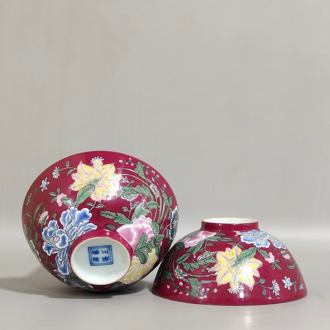 A small cup of carmine red in the Qing Dynasty: Qing Dynasty's carmine red nine autumn red ground cup Size:H:4cm Calibre:9cm (The Dimensions Of All Batches Are Manually Measured.If You Need More Detailed Information, Please Contact Our Customer Ser