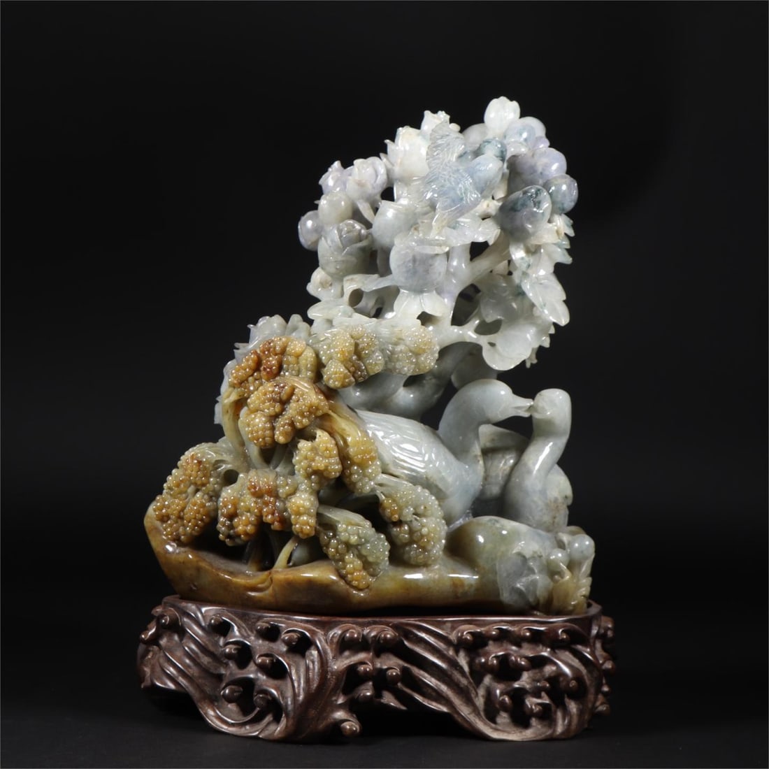 An old jade swan mountain ornament from the Qing Dynasty: Qing Dynasty old jade swan mountain ornament Size:L:21cm W:10.5cm H:24.5cm W:5.197kg (The Dimensions Of All Batches Are Manually Measured.If You Need More Detailed Information, Please Contact Our Cust