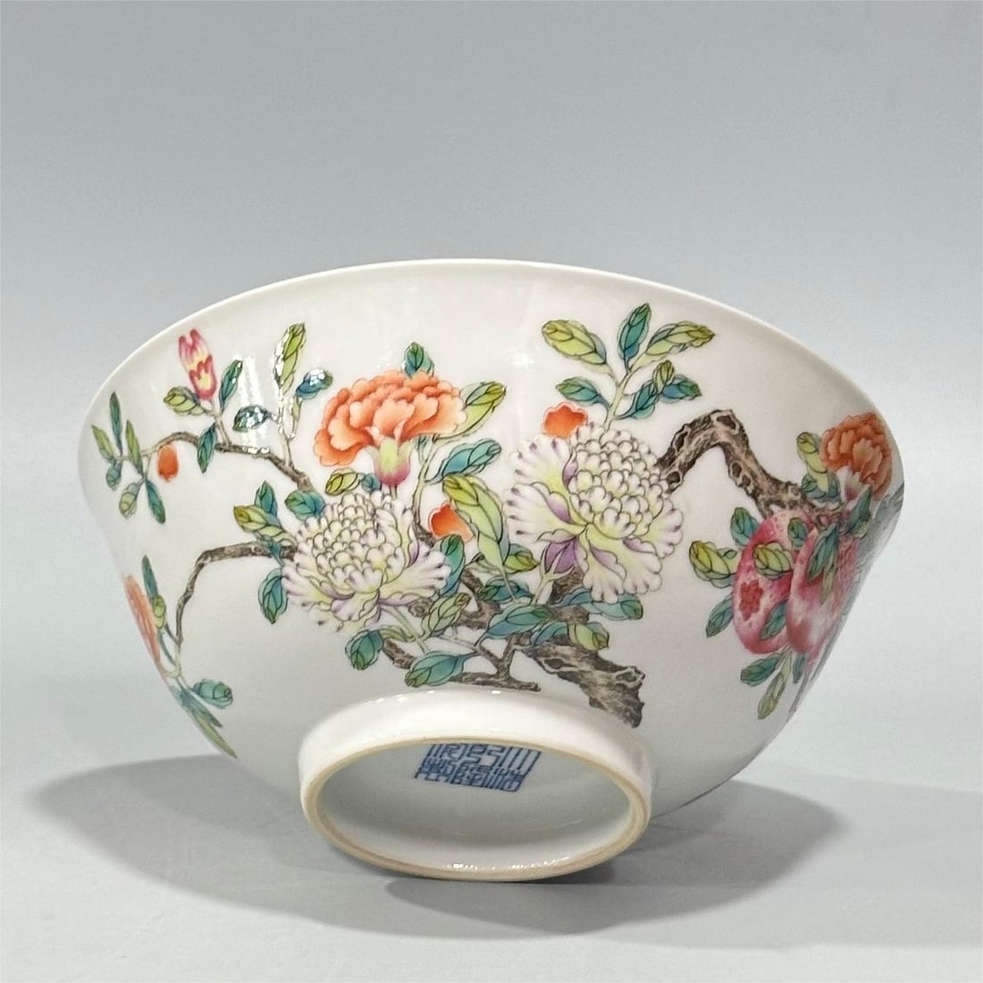A pastel pomegranate bat made in the Yongzheng period of the Qing Dynasty passed through the branch (1 of 7)