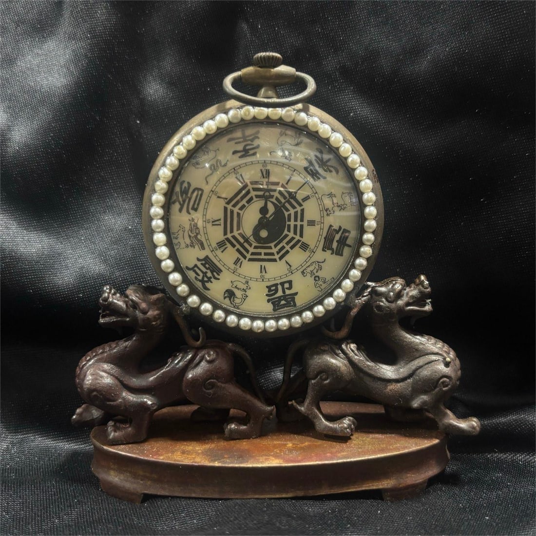 A beautiful Bagua pattern clock: Exquisite Bagua pattern clocks Size:H:10cm (The Dimensions Of All Batches Are Manually Measured.If You Need More Detailed Information, Please Contact Our Customer Service Before Bidding.)