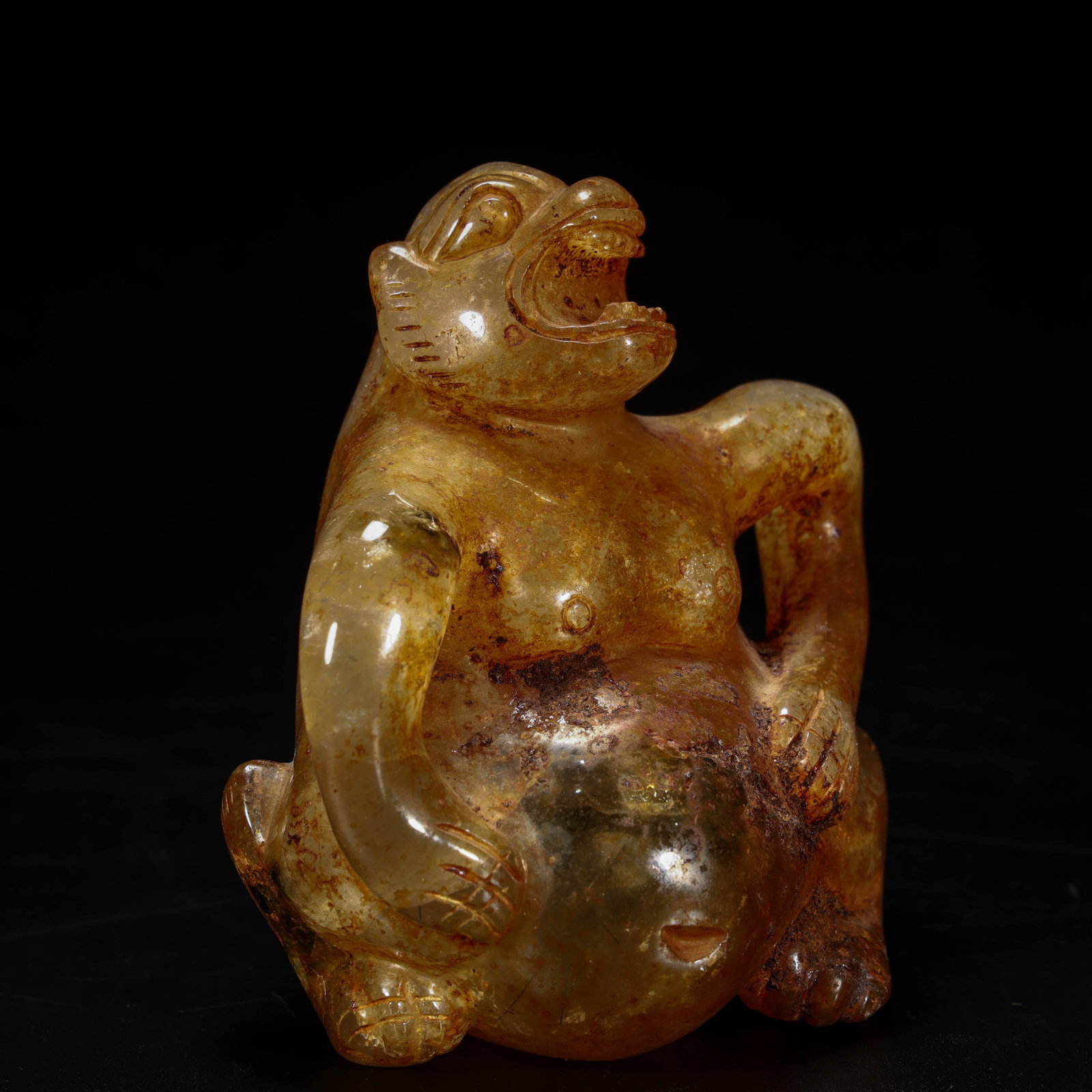 A crystal bear-shaped paper weight from the Qing Dynasty: Qing Dynasty crystal bear-shaped paperweight Size: L: 10cm W:10cm H:7cm W:591g (The Dimensions Of All Batches Are Manually Measured.If You Need More Detailed Information, Please Contact Our Customer