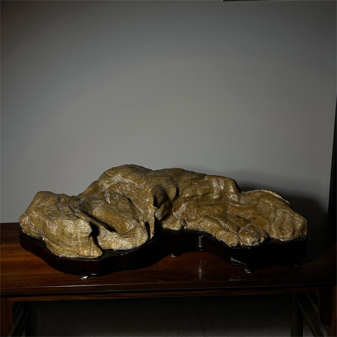 A beautiful colorful stone mountain shape: Exquisite colorful Lingbi stone mountain type Size:L:82cm H:22cm T:40cm (The Dimensions Of All Batches Are Manually Measured.If You Need More Detailed Information, Please Contact Our Customer Service 