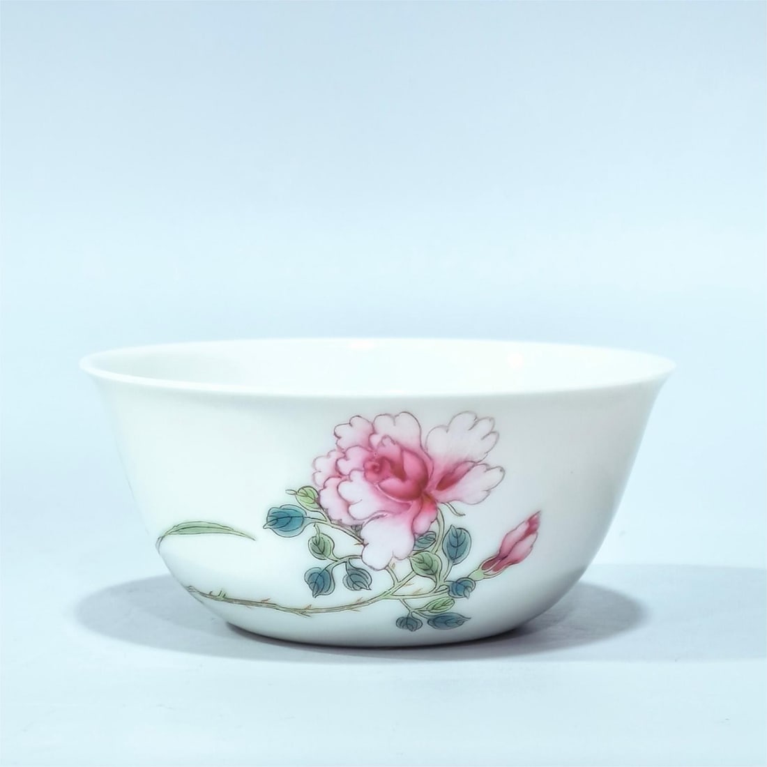 A pastel floral pattern cup made in the Yongzheng year of the Qing Dynasty: Pastel floral pattern cup made in the Yongzheng year of the Qing Dynasty Size:H:4cm Calibre:8.8cm (The Dimensions Of All Batches Are Manually Measured.If You Need More Detailed Information, Please