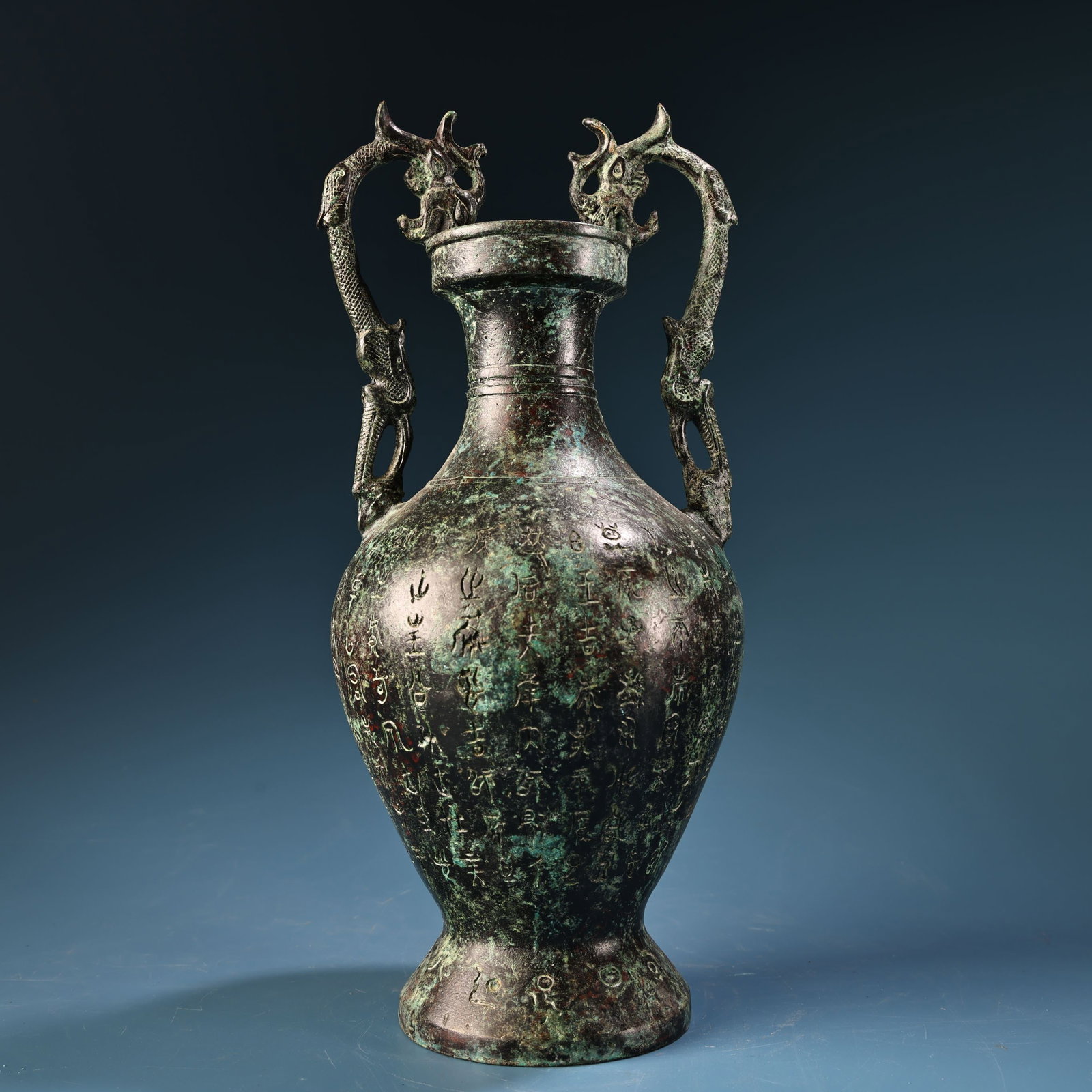 A fine bronze dragon ear vase: Exquisite bronze dragon ear vase Size:H:26cm W:12cm W:1.2kg (The Dimensions Of All Batches Are Manually Measured.If You Need More Detailed Information, Please Contact Our Customer Service Before