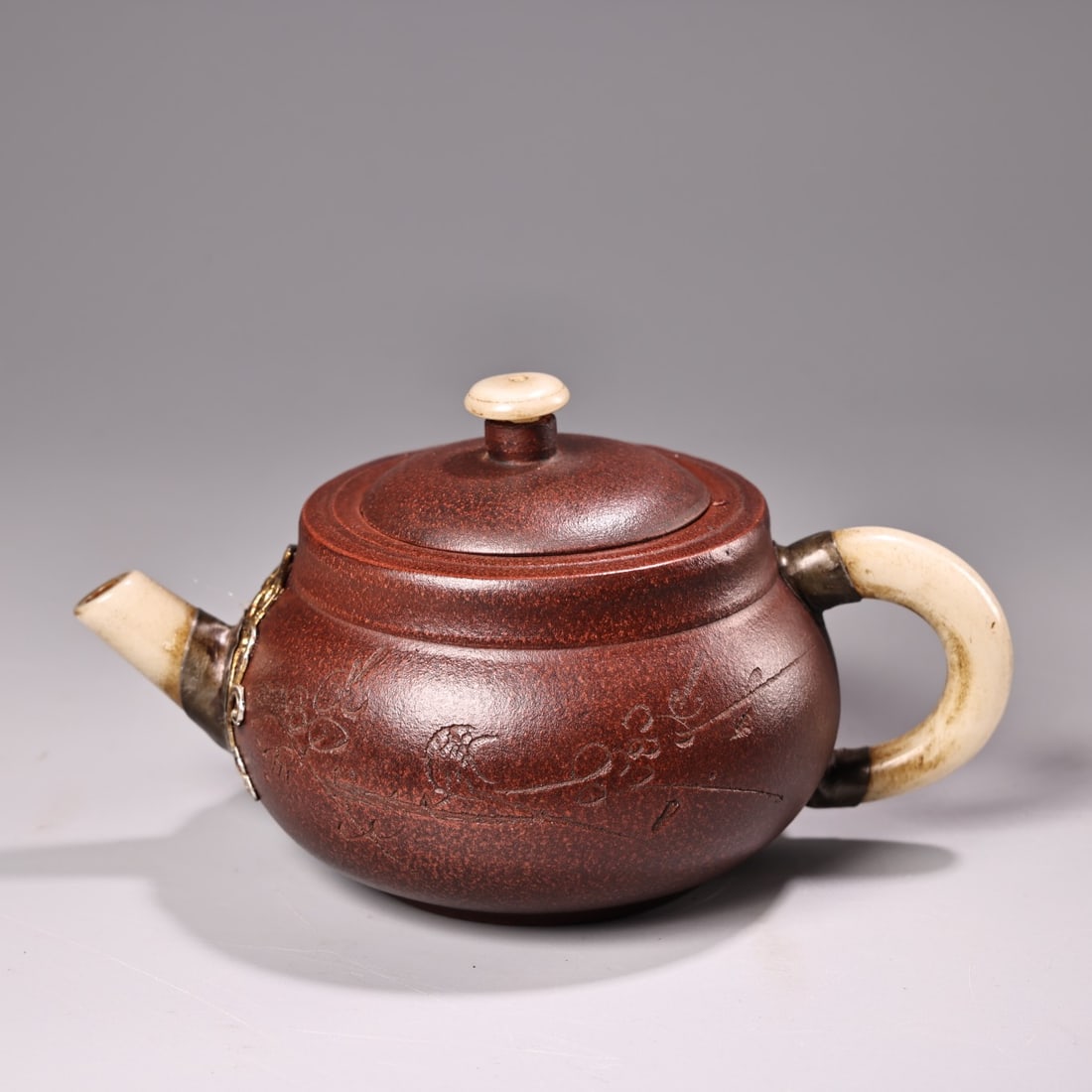 A beautiful raw red clay inlaid jade purple clay pot (1 of 13)