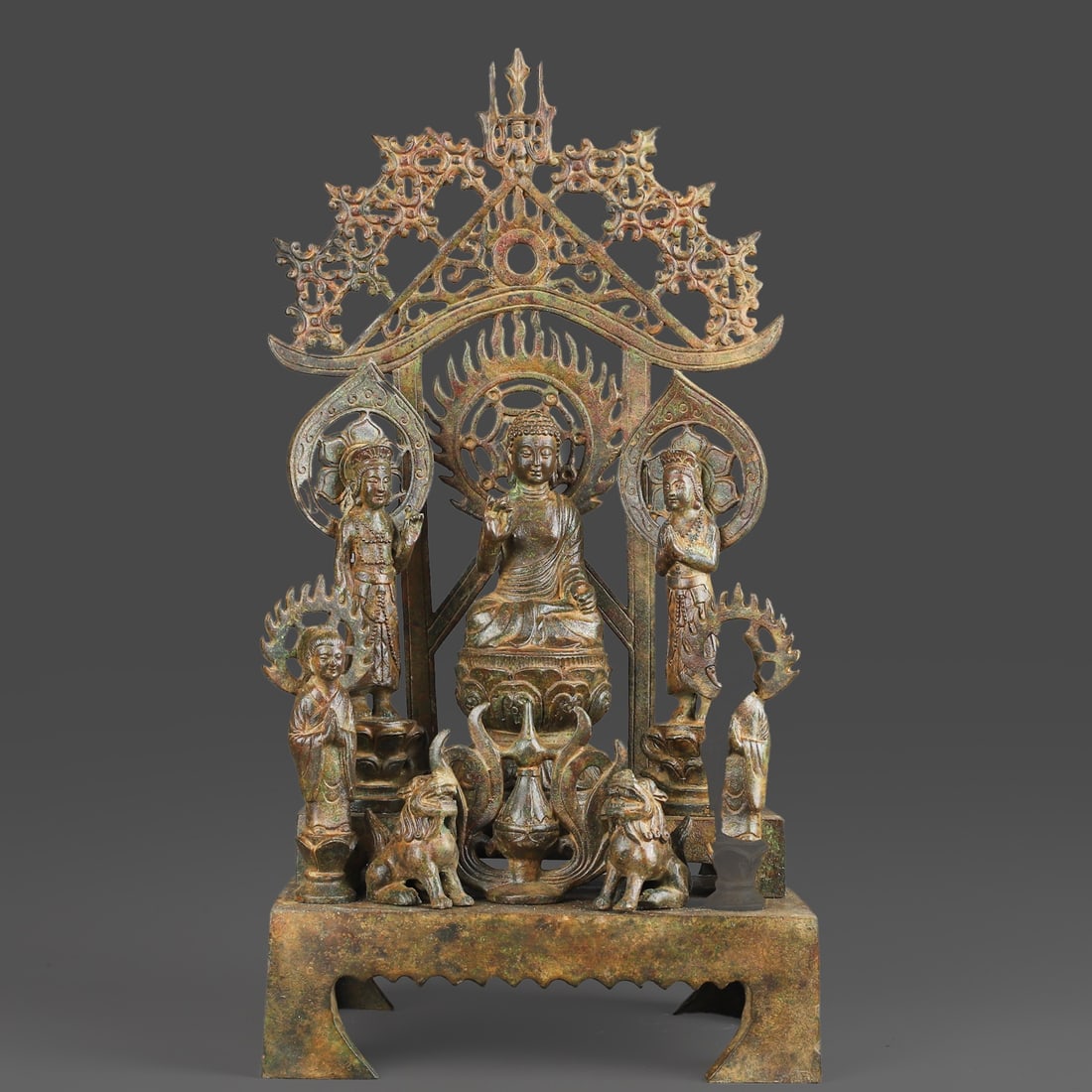A bronze Buddha statue from the Northern Wei Dynasty: Bronze Buddha statue from the Northern Wei Dynasty Size:L:26.5cm W:18.5cm H:52cm W:9.05kg (The Dimensions Of All Batches Are Manually Measured.If You Need More Detailed Information, Please Contact Our