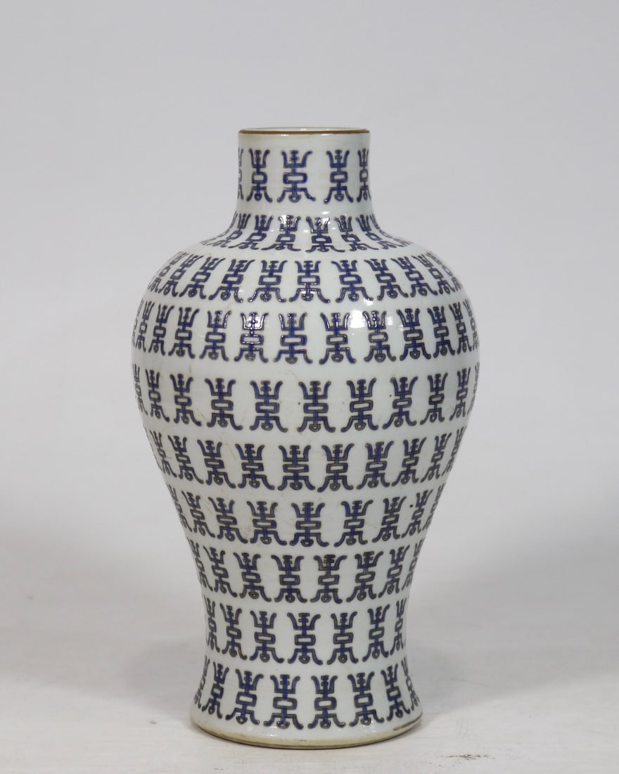 A pastel Baishou Guanyin vase made in the Guangxu era of the Qing Dynasty: The pastel Baishou Guanyin vase made in the Guangxu era of the Qing Dynasty Size:H:21cm W:11.5cm (The Dimensions Of All Batches Are Manually Measured.If You Need More Detailed Information, Please Cont
