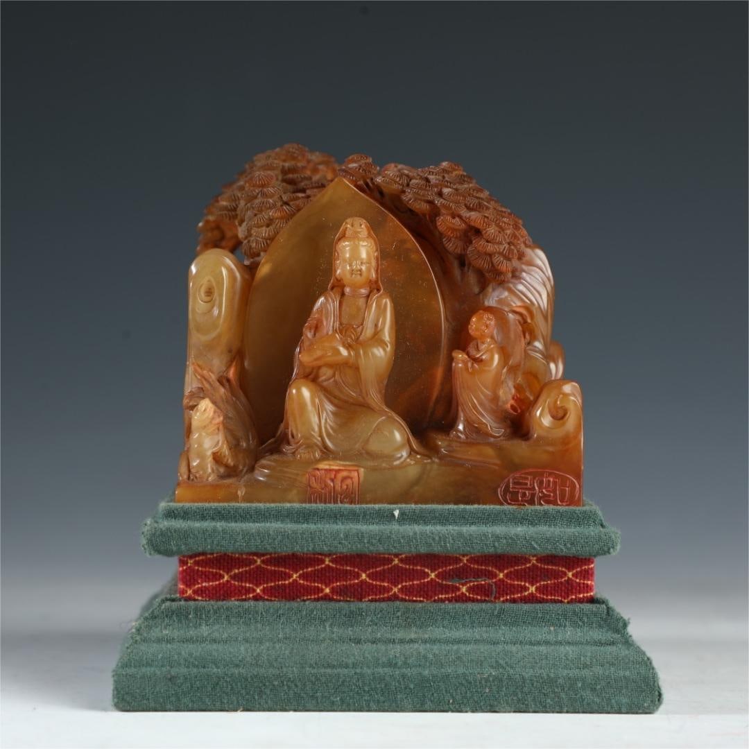 A Qing Dynasty Shoushan Tian Huang Tongzi worshipped Guanyin: In the Qing Dynasty, Shoushan Tianhuang Tongzi worshipped Guanyin Size:H:7cm W:8cm W:0.663kg (The Dimensions Of All Batches Are Manually Measured.If You Need More Detailed Information, Please Contact 