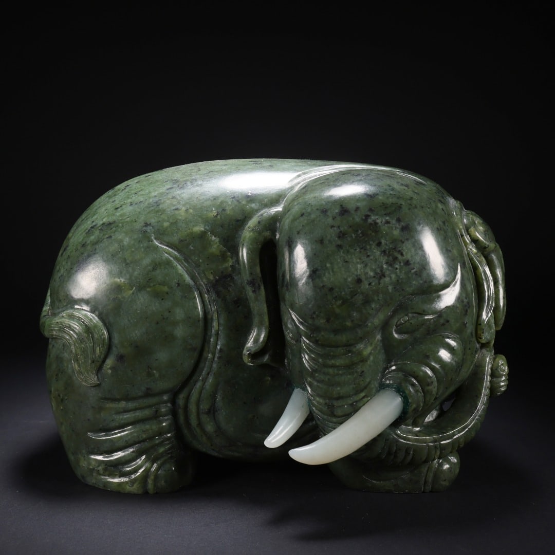 A Hetian jasper elephant from the Qing Dynasty: Hetian jasper elephant in the Qing Dynasty Size:L:25.5cm W:15cm H:17cm W:22.972kg (The Dimensions Of All Batches Are Manually Measured.If You Need More Detailed Information, Please Contact Our Custome