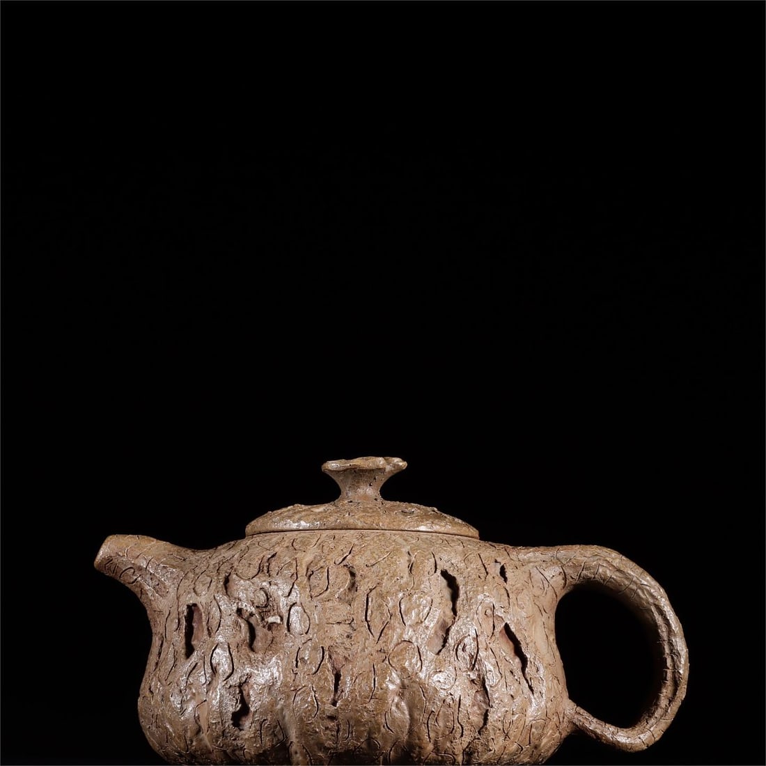 A Ming Dynasty Ganoderma lucidum for spring purple clay pot: The Ganoderma lucidum of the Ming Dynasty is a spring purple clay pot Size:H:9.2x16.5cm (The Dimensions Of All Batches Are Manually Measured.If You Need More Detailed Information, Please Contact Our C