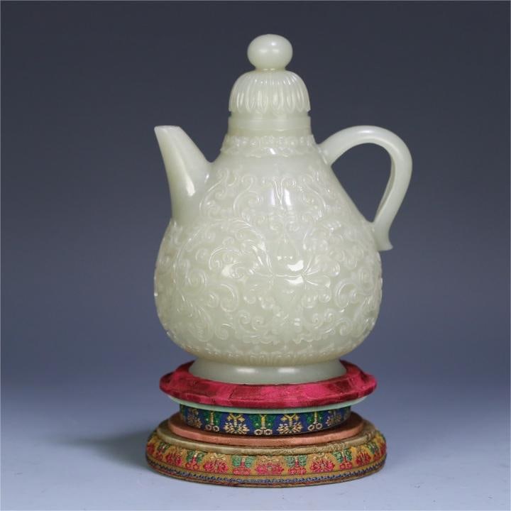 A Qing Dynasty Hetian jade entwined pattern pot: Qing Dynasty Hetian jade entwined pattern pot Size:14.3x10.7x9.5cm W:0.268kg (The Dimensions Of All Batches Are Manually Measured.If You Need More Detailed Information, Please Contact Our Customer Ser