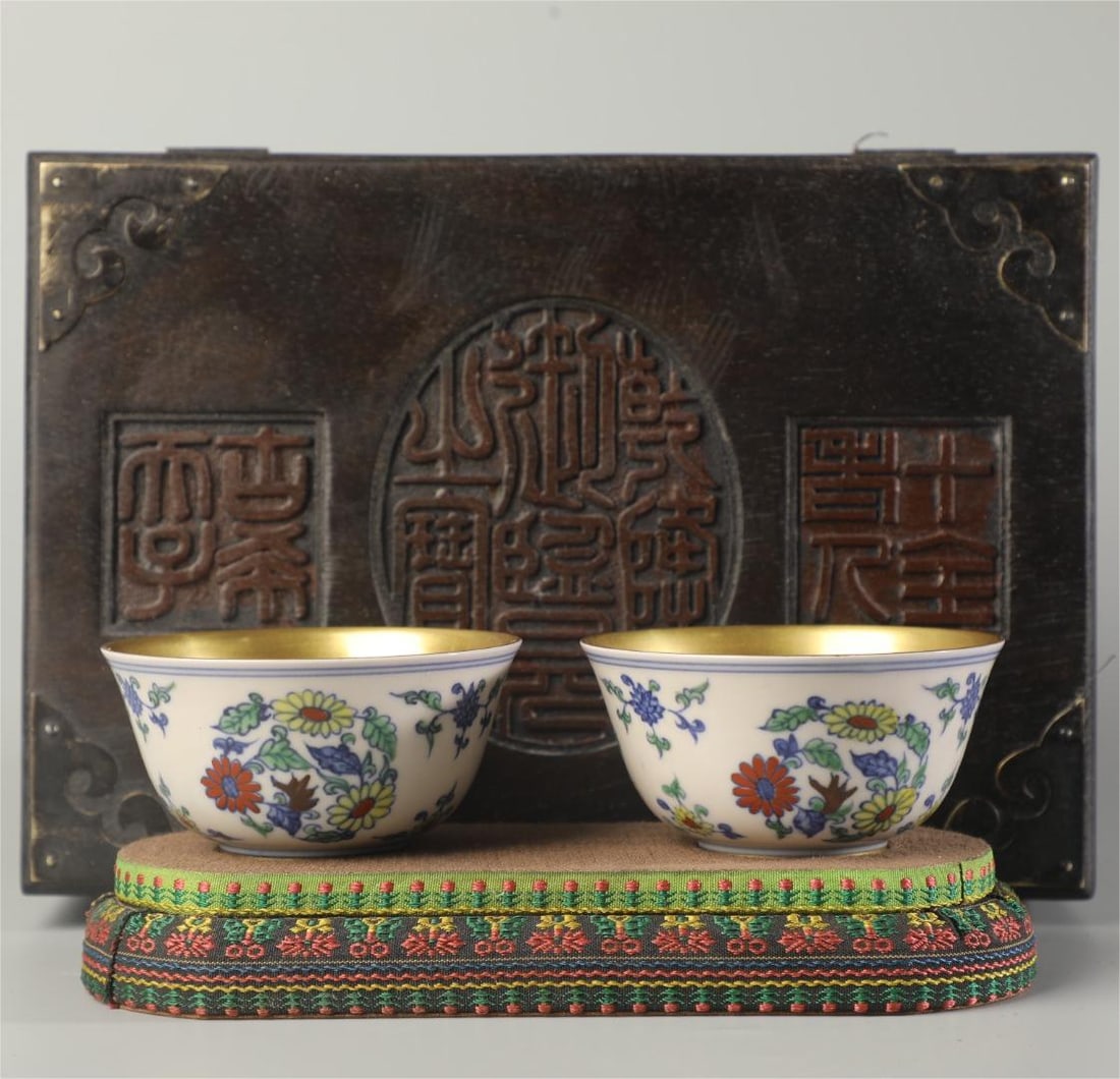 A Doucai cup made in the Chenghua year of the Ming Dynasty: The Doucai cup of the Ming Dynasty Chenghua year Size:H:4.5cm D:9cm (The Dimensions Of All Batches Are Manually Measured.If You Need More Detailed Information, Please Contact Our Customer Service Befo