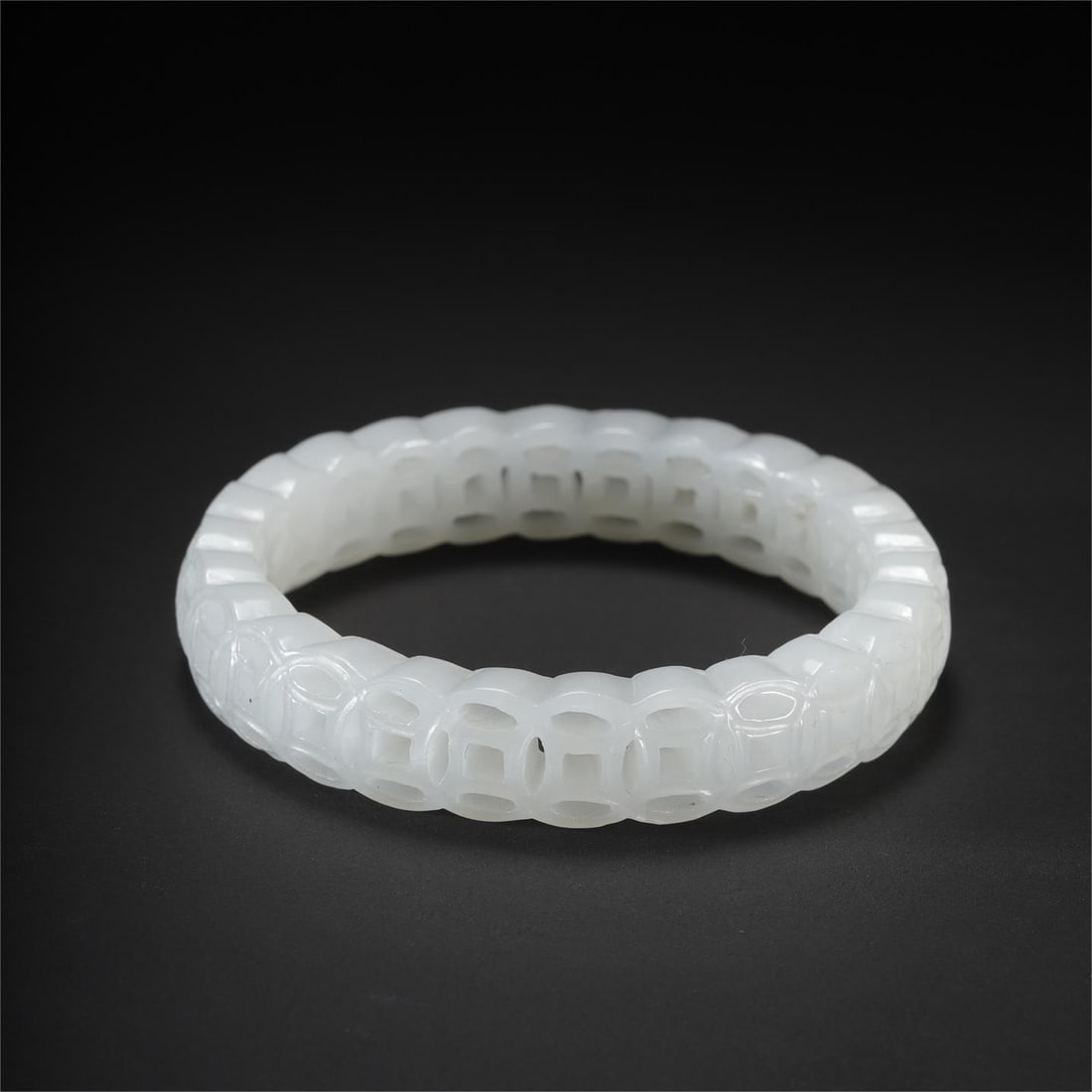 A beautiful Hetian jade family wealth bracelet: Exquisite Hetian jade family wealth bracelet Size:lnside diameter:5.6cm W:1.2cm W:0.0316kg (The Dimensions Of All Batches Are Manually Measured.If You Need More Detailed Information, Please Contact Ou