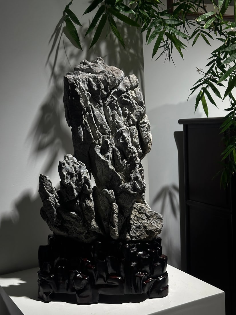 A beautiful Yingshi Shoushan Fuhai: Exquisite Yingshi Shoushan Fuhai Size:H:68cm W:36cm T:25cm (The Dimensions Of All Batches Are Manually Measured.If You Need More Detailed Information, Please Contact Our Customer Service Before Biddin