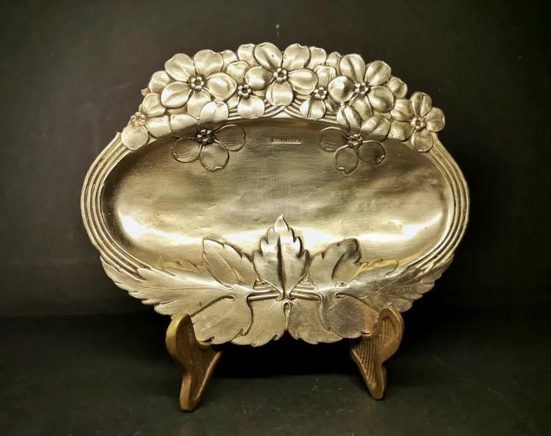 A fine European antique plate: Exquisite European antique plates Size:L:12.5cm W:0.073kg (The Dimensions Of All Batches Are Manually Measured.If You Need More Detailed Information, Please Contact Our Customer Service Before