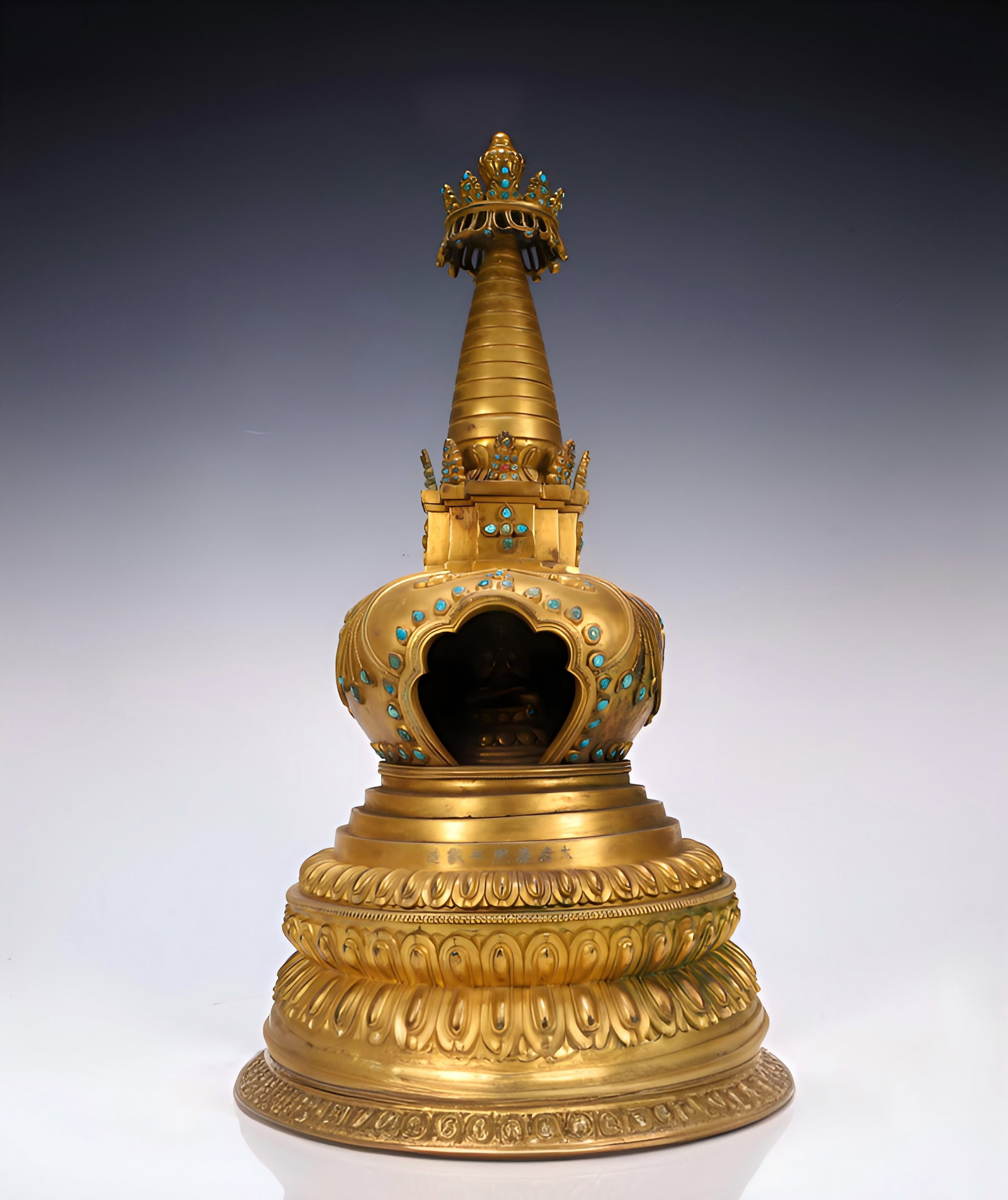 A Qing Dynasty bronze gilt inlaid with gemstones: A gilded copper stupa inlaid with gems from the Qing Dynasty Size: L: :23cm W::23cm H::45cm W:6.3kg Size: L: :23cm W::23cm H::45cm W:6.3kg (The Dimensions Of All Batches Are Manually Measured.If You N