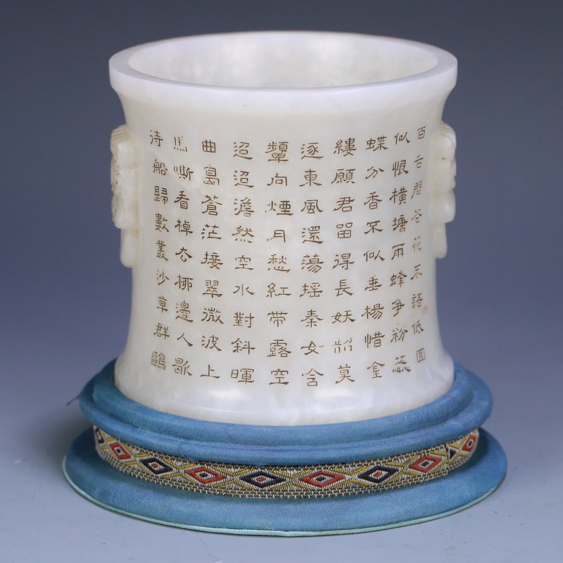 A Qing Dynasty Hetian jade double-lion-ear poetry and prose brush pot: Qing Dynasty Hetian jade double-lion-ear poetry and prose brush pot Size:9.4x9.3 cm W: 0.5645 kg Size:9.4x9.3 cm W: 0.5645 kg (The Dimensions Of All Batches Are Manually Measured.If You Need More Deta
