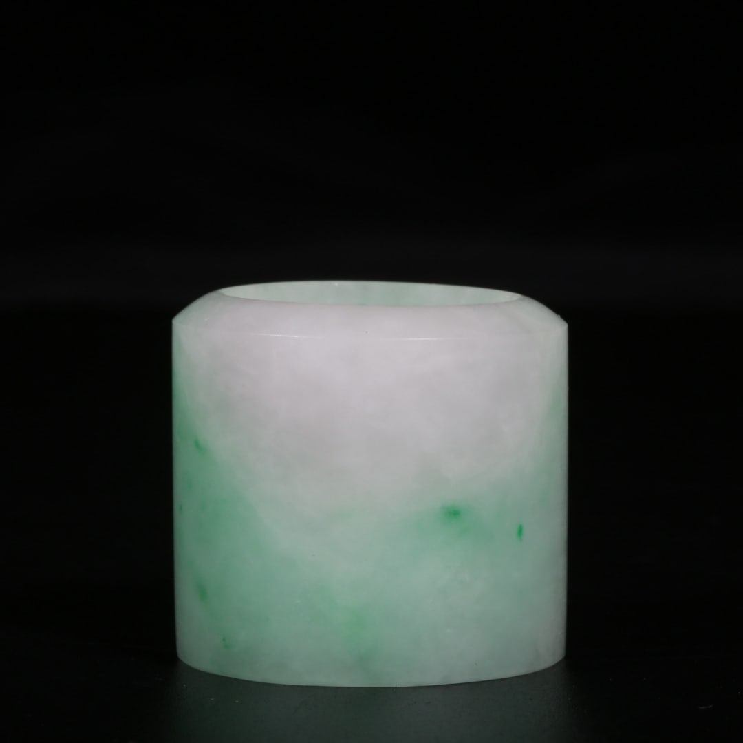 A Qing Dynasty jadeite thumb ring (1 of 7)
