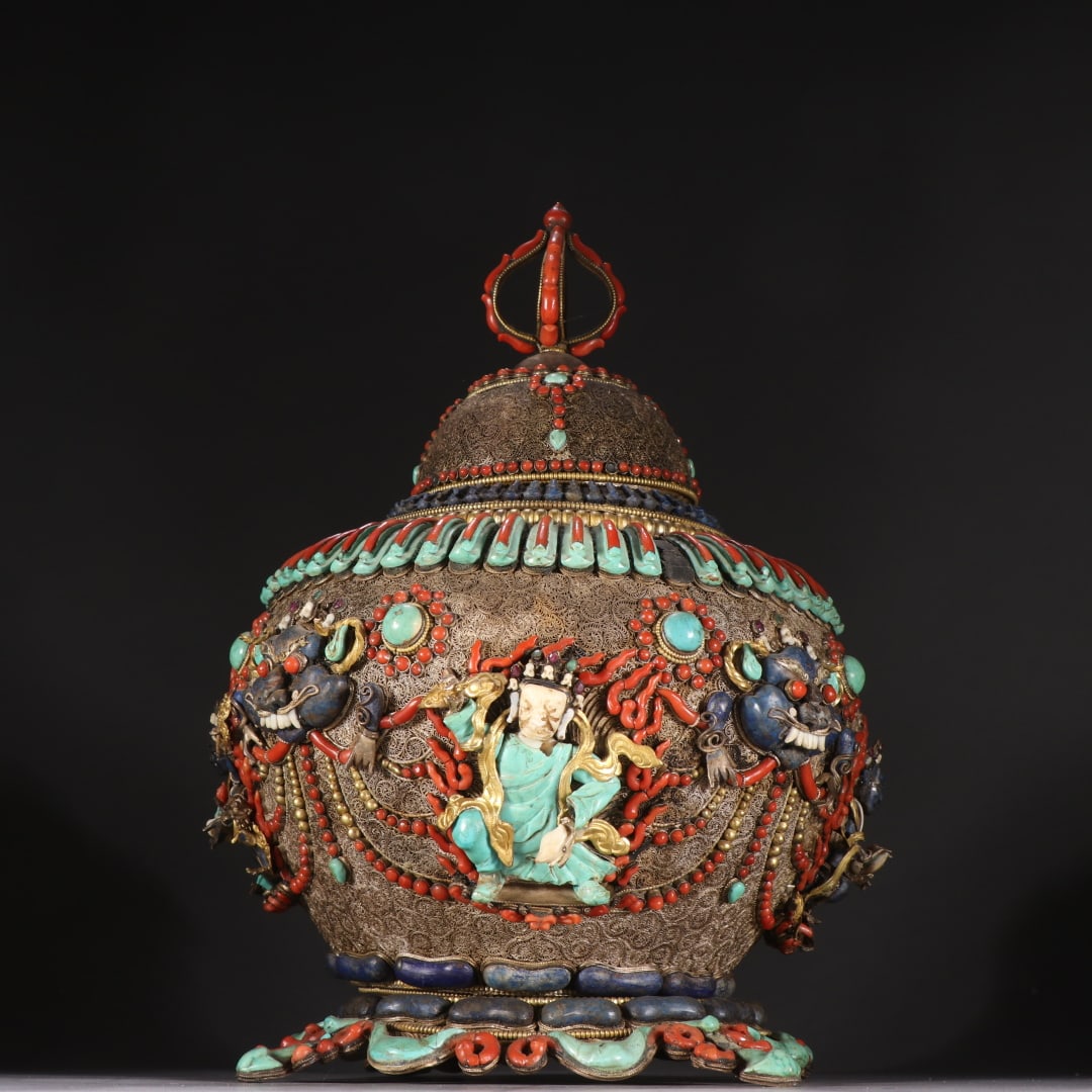 A Qing Dynasty pure silver gilded treasure jar (1 of 9)