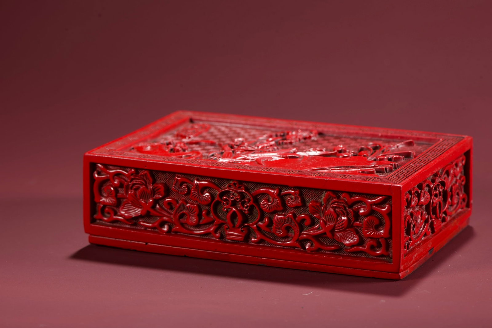 A delicate red lacquerware floral pattern study box - 2