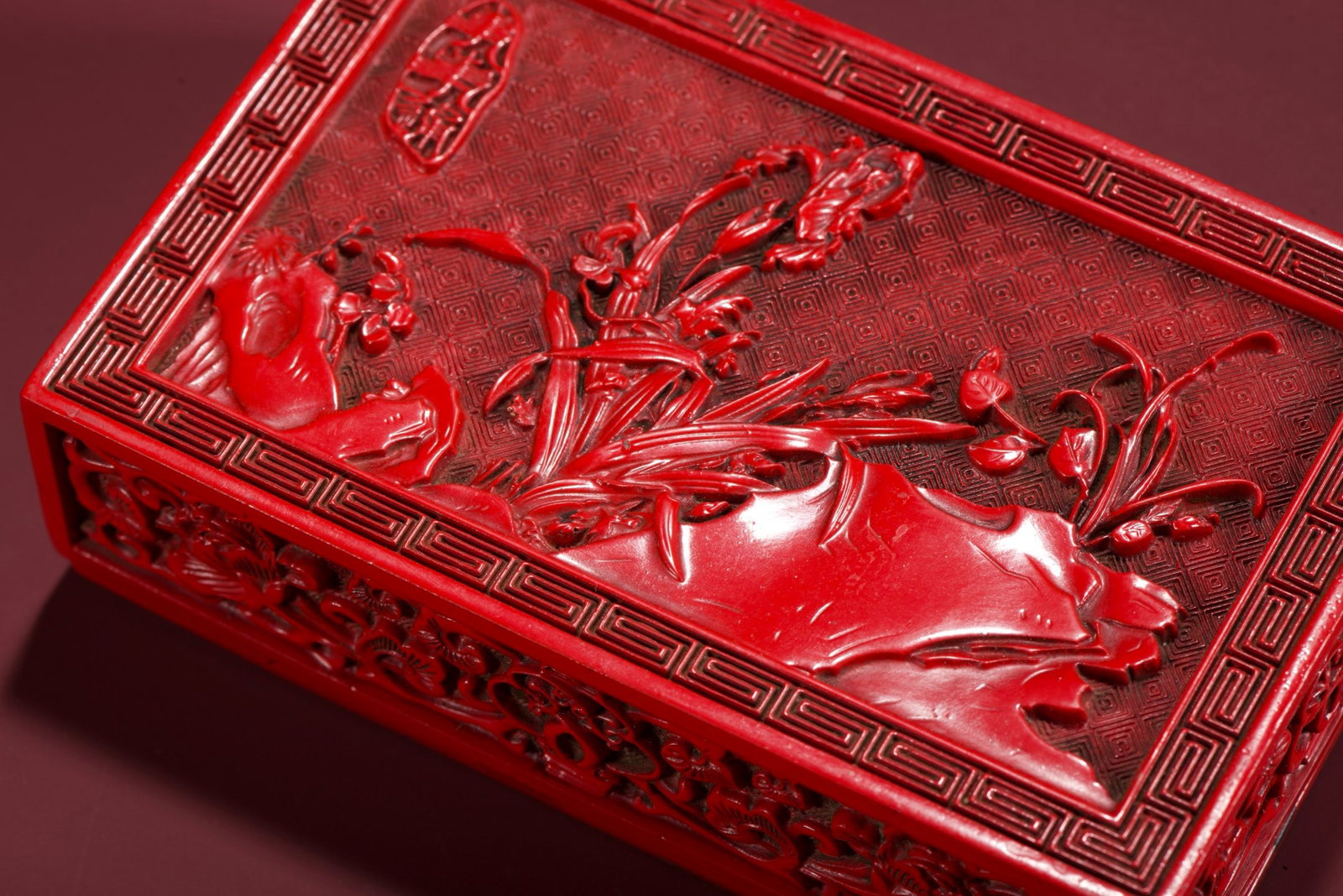 A delicate red lacquerware floral pattern study box - 3