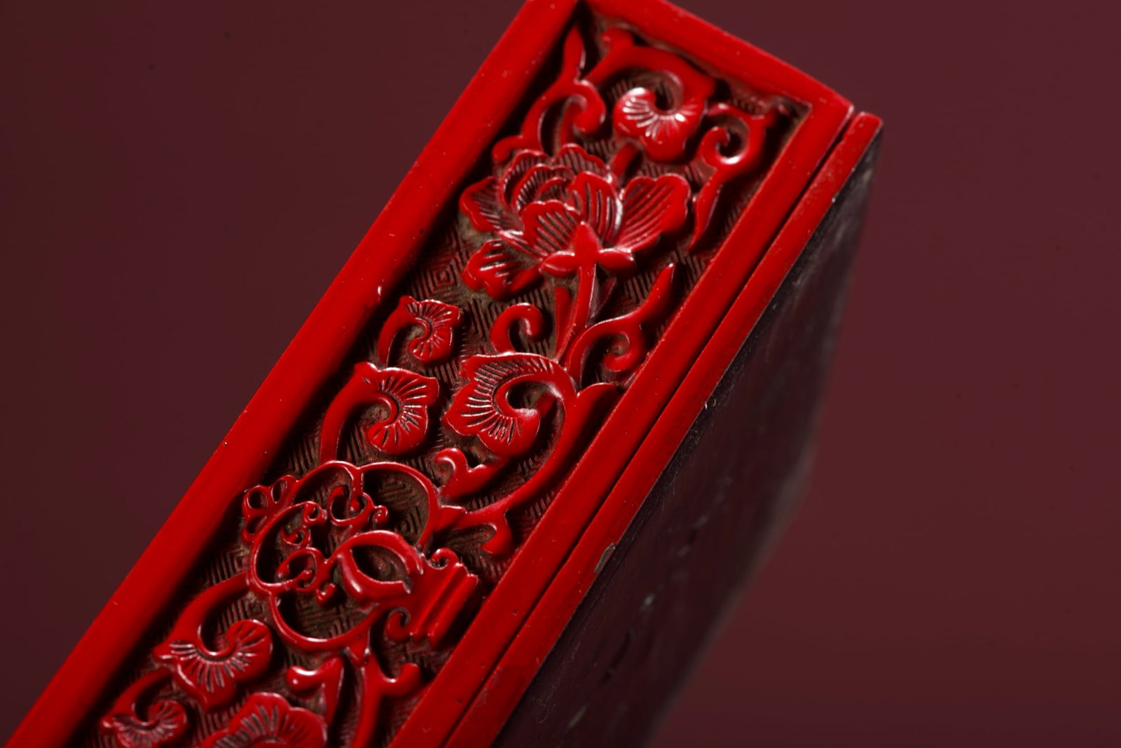 A delicate red lacquerware floral pattern study box - 5