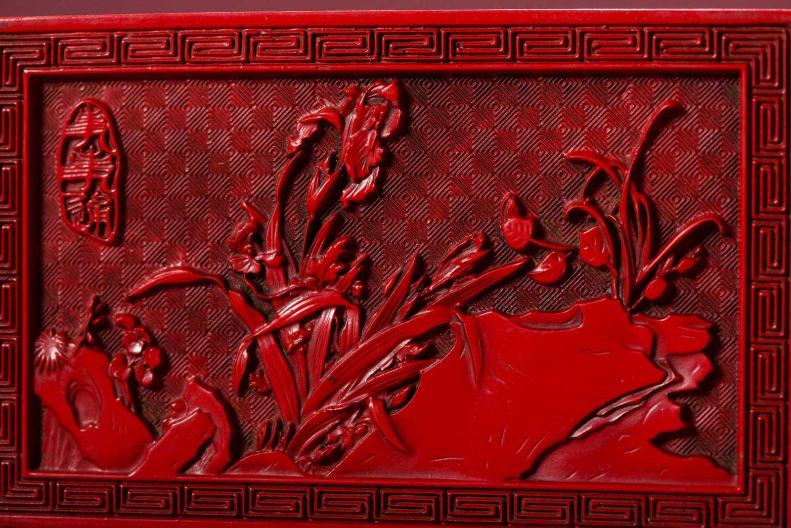 A delicate red lacquerware floral pattern study box - 7