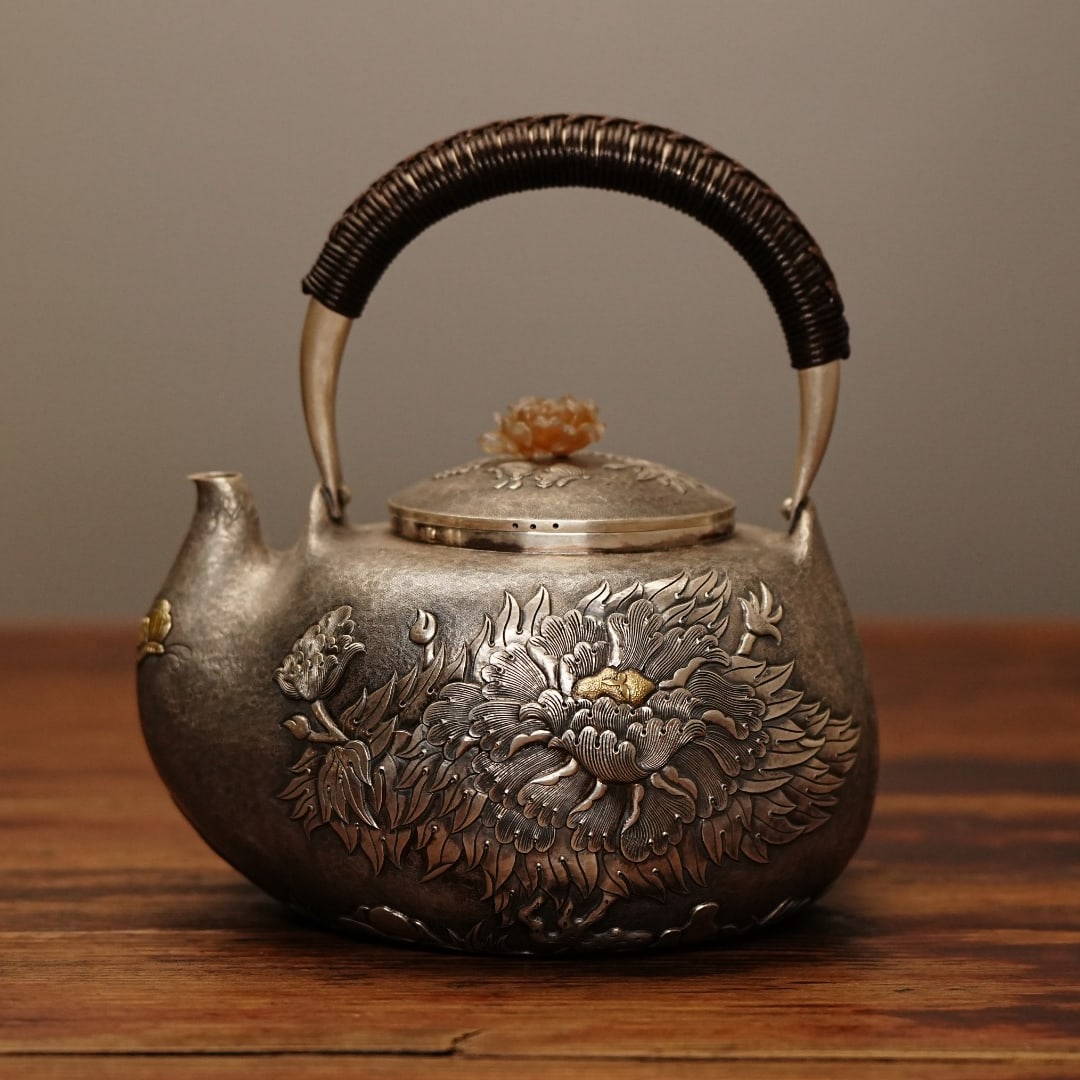 A beautifully crafted silver pot with a lustrous finish: Exquisite silver pot with a lustrous finish Size: D:20cmH:22cm W: 0.993kg Size: D:20cmH:22cm W: 0.993kg (The Dimensions Of All Batches Are Manually Measured.If You Need More Detailed Information,