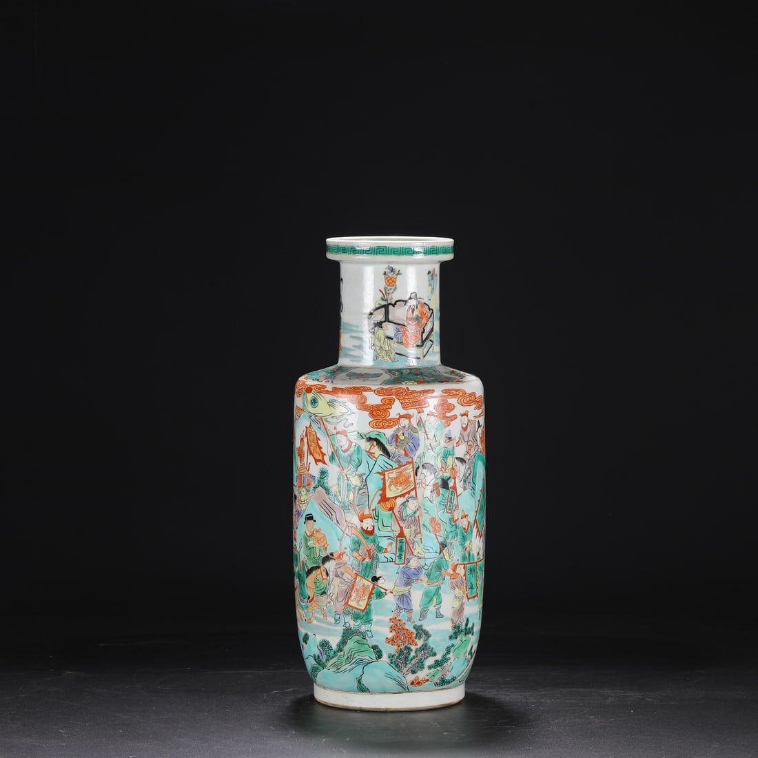 A large blue-and-white five-colored figure hanging vase made during the Kangxi period of the Qing: A large large basal vase with five-colored figures made during the Kangxi period of the Qing Dynasty Size: H:48cm Calibre: 13cm Belly diameter: 19 cm Size: H:48cm Calibre: 13cm Belly diameter: 19 cm (