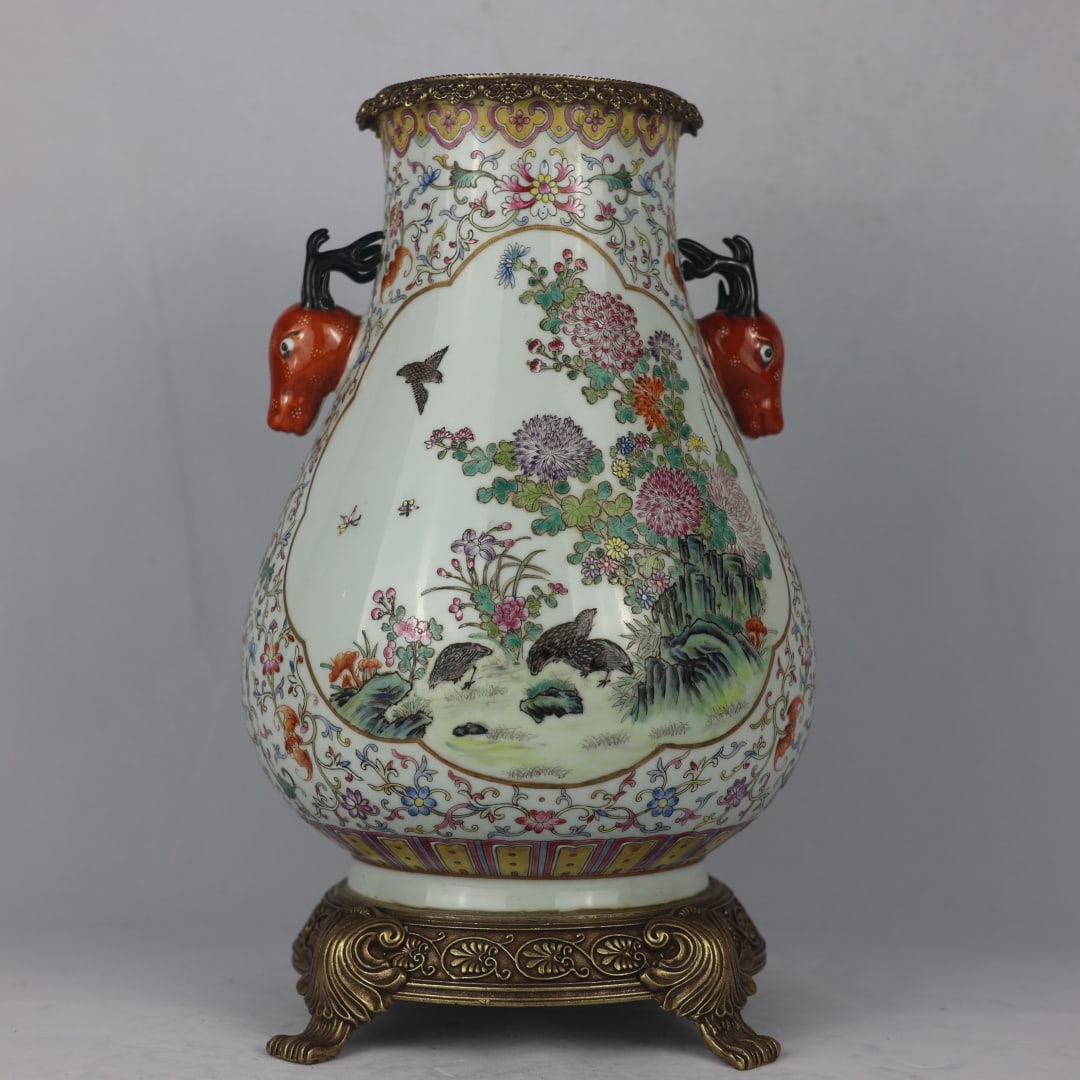 A delicate famille rose consecrated bird and flower pattern deer head zun with copper edge: Exquisite famille rose consecrated floral and bird patterns with copper edges and deer head zun with copper edges Size: H: 41cm Calibre: 16cm D:26cm Bottom:21cm Size: H: 41cm Calibre: 16cm D:26cm