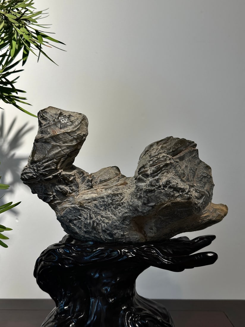 A beautiful Lingbi stone - 2