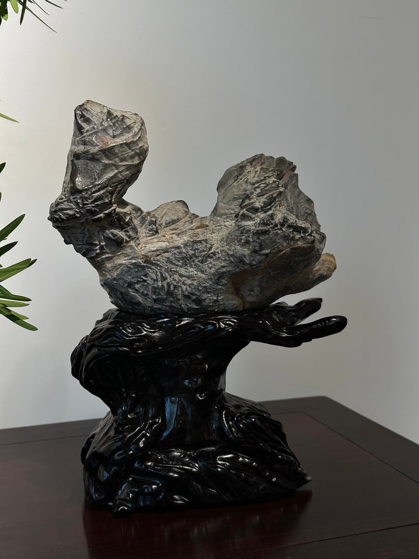 A beautiful Lingbi stone - 4