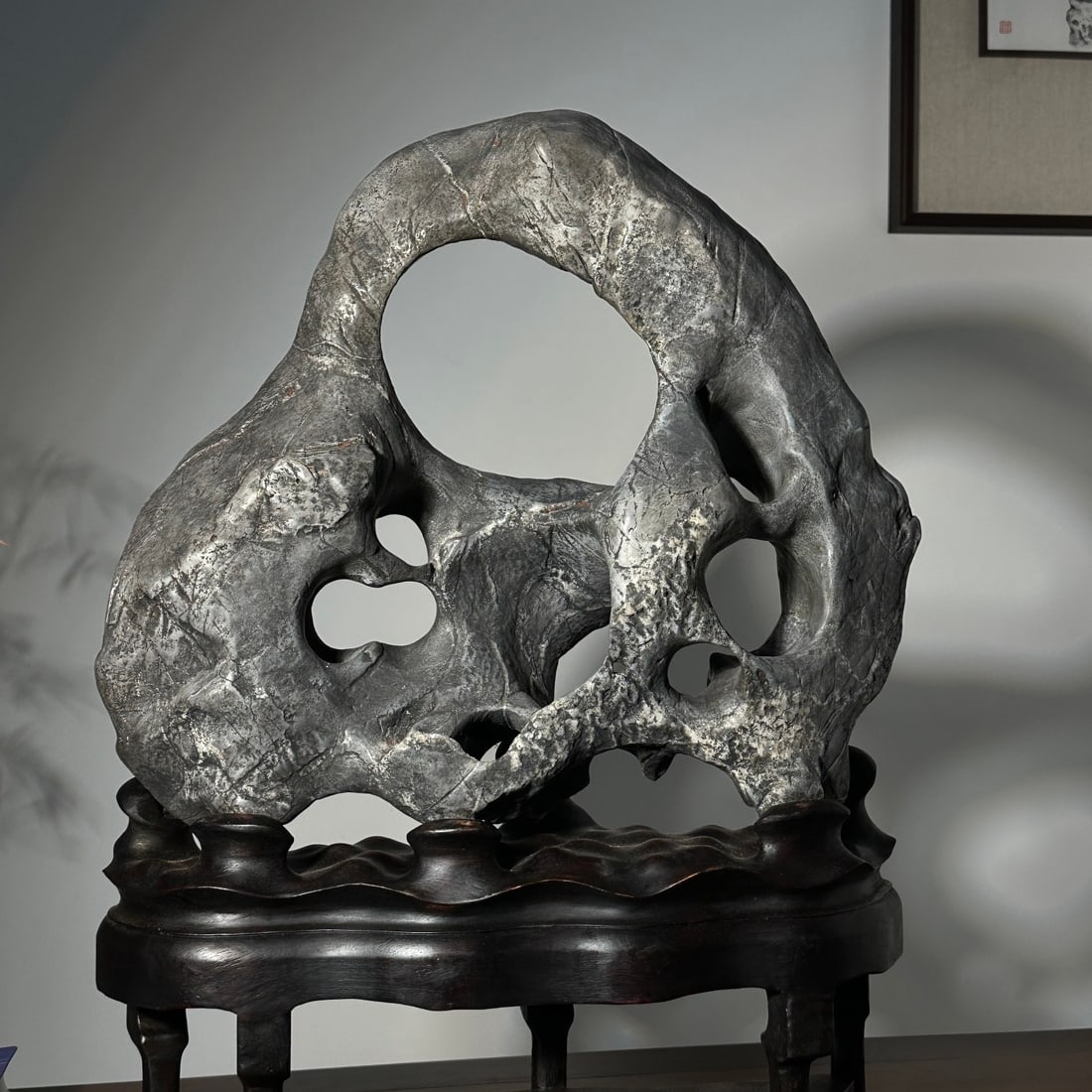 A beautiful piece of Taihu stone: Exquisite Taihu stones Size: H: 64cm W:52cm T: 17cm Size: H: 64cm W:52cm T: 17cm (The Dimensions Of All Batches Are Manually Measured.If You Need More Detailed Information, Please Contact Our