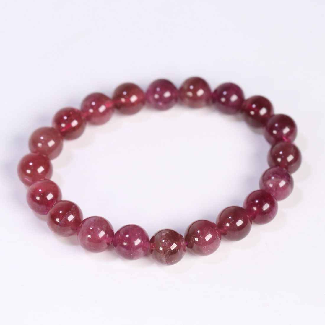 A Qing Dynasty old tourmaline bead bracelet: An old tourmaline bead bracelet from the Qing Dynasty Size:1.0 cm W:0.0326 kg Size:1.0 cm W:0.0326 kg (The Dimensions Of All Batches Are Manually Measured.If You Need More Detailed Information,