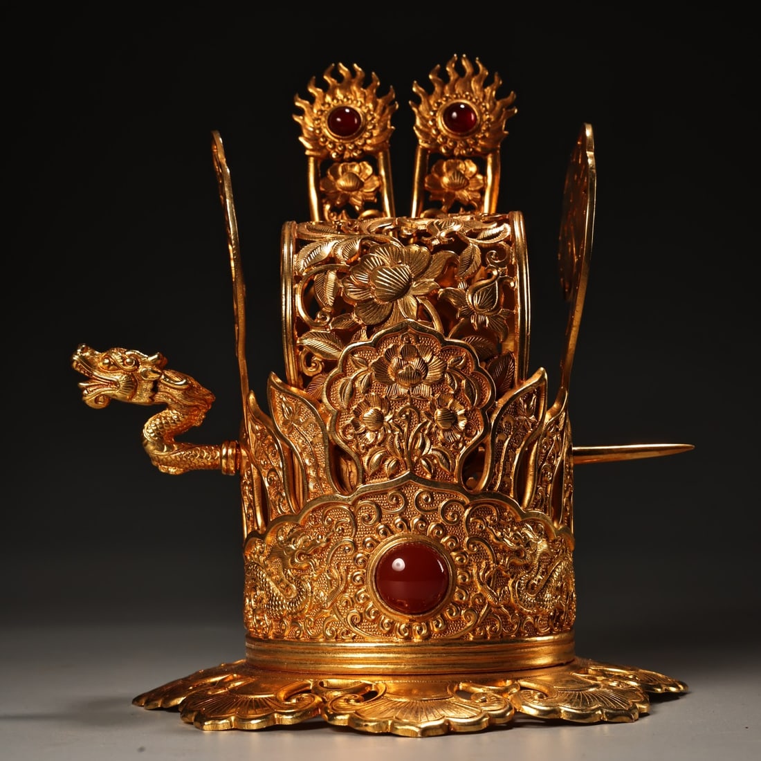 A fine pure copper high-relief engraved gilt dragon hair crown hairpin hat: Exquisite pure copper high-relief engraved gilt dragon hair crown hairpin hat Size: H:13cm W: 11.5 cm W: 0.489 kg Size: H:13cm W: 11.5 cm W: 0.489 kg (The Dimensions Of All Batches Are Manually