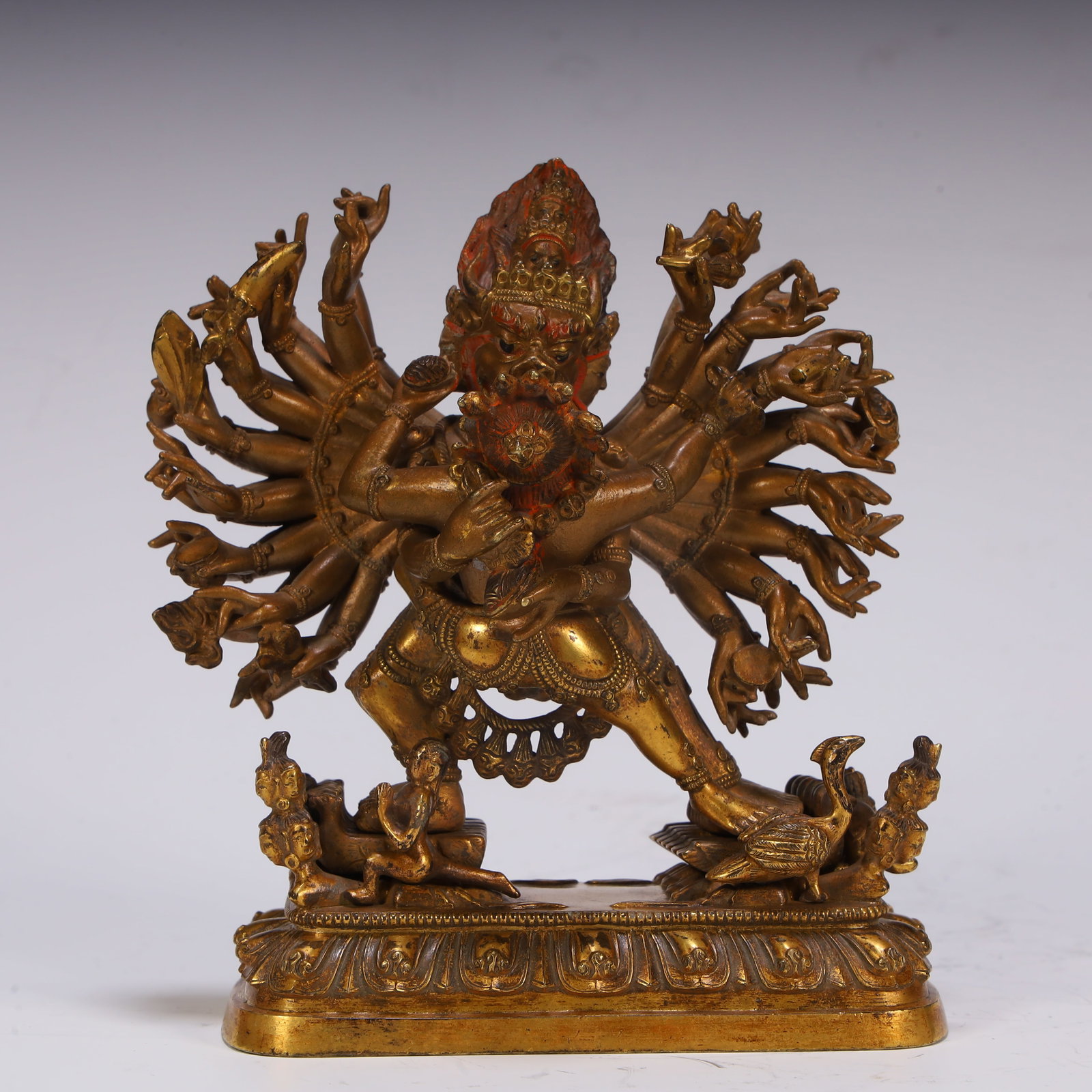 A piece of Qing Dynasty gilded great virtue: The Qing dynasty's gilded great power and virtue Size: L: :7.9cm W::4.6cm H::11cm W:1218g Size: L: :7.9cm W::4.6cm H::11cm W:1218g (The Dimensions Of All Batches Are Manually Measured.If You Need